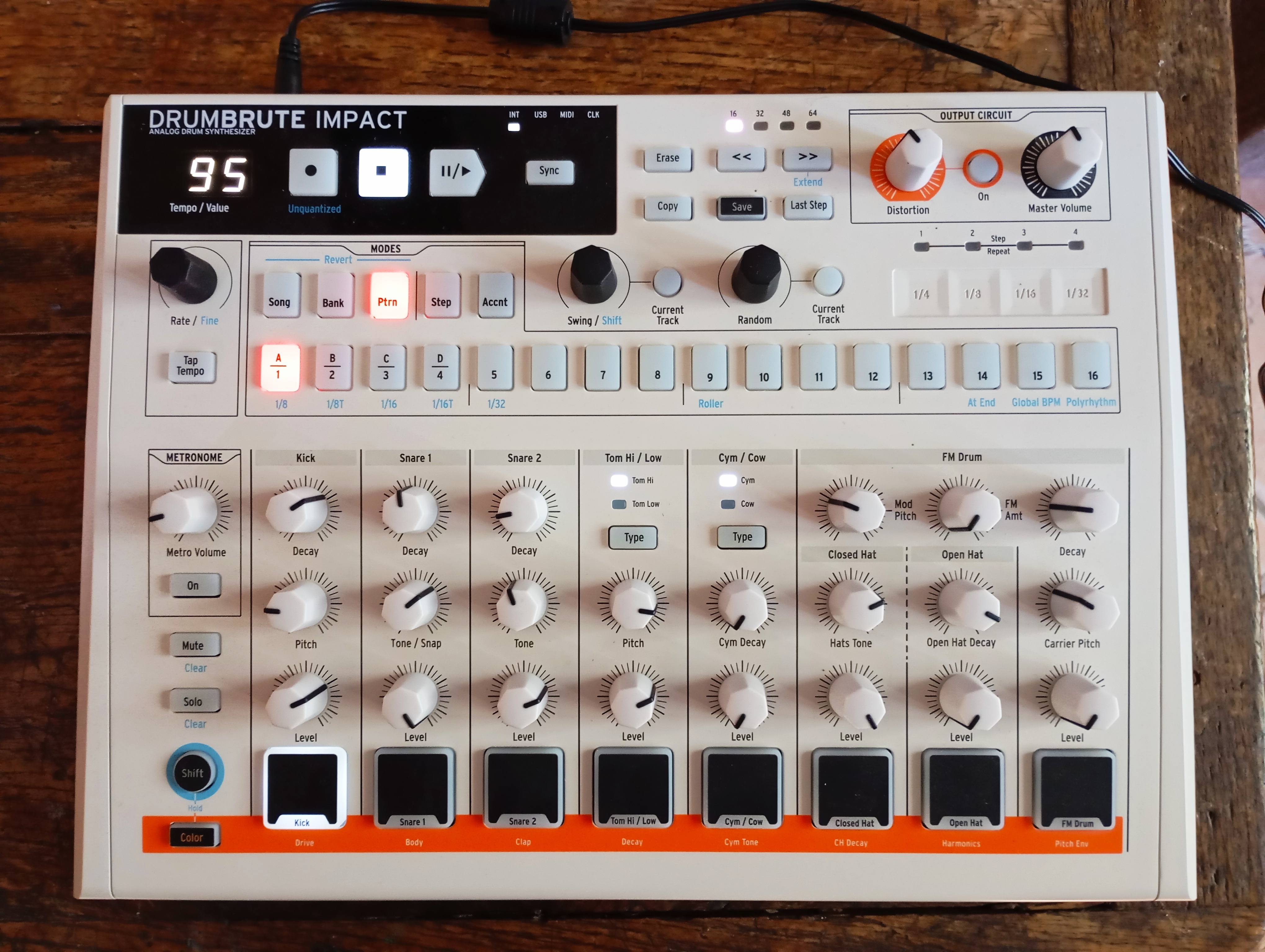 Vends Arturia DrumBrute Impact 1984