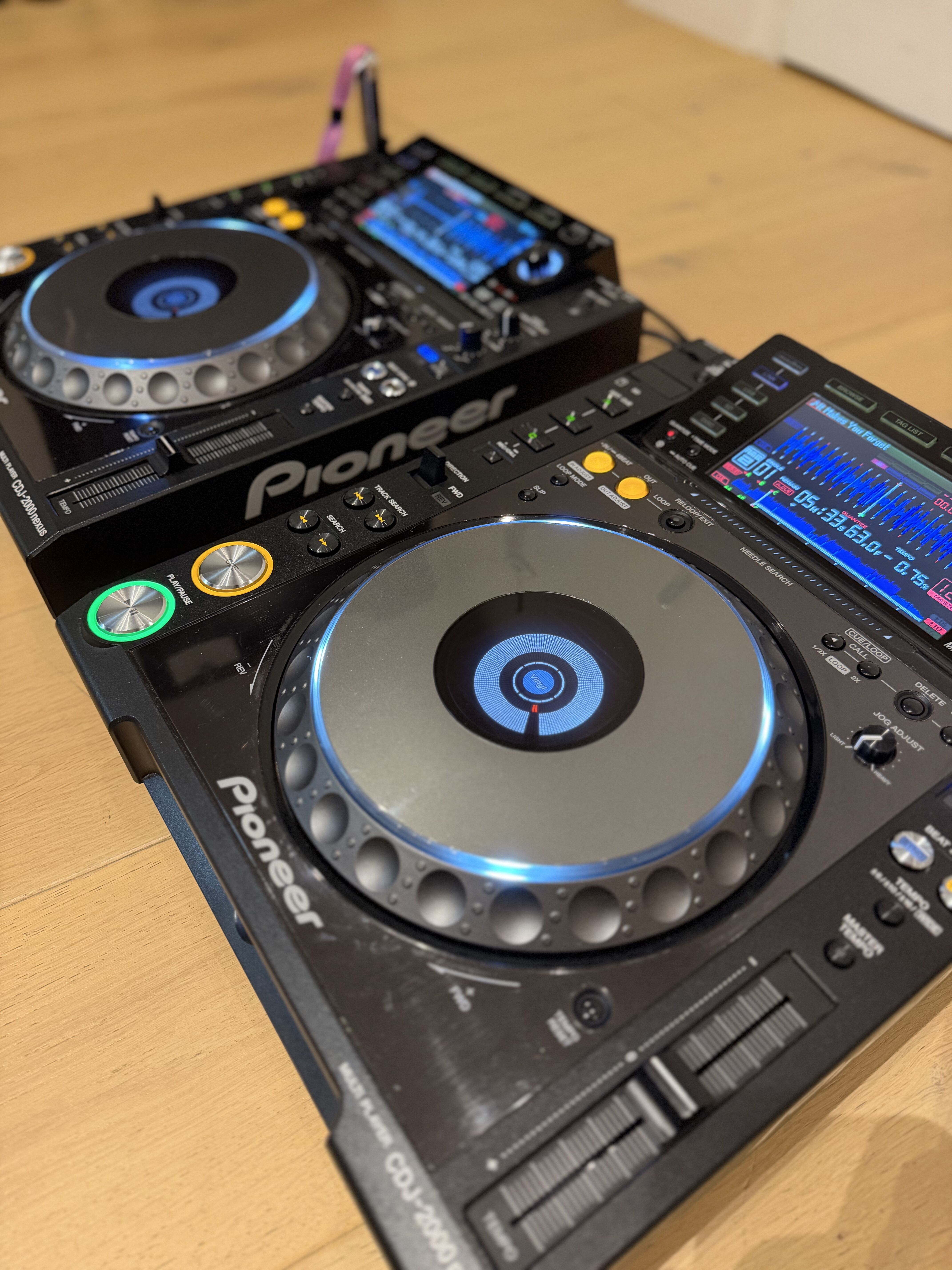 Paire de CDJ-2000 NEXUS + deck saver et sacs