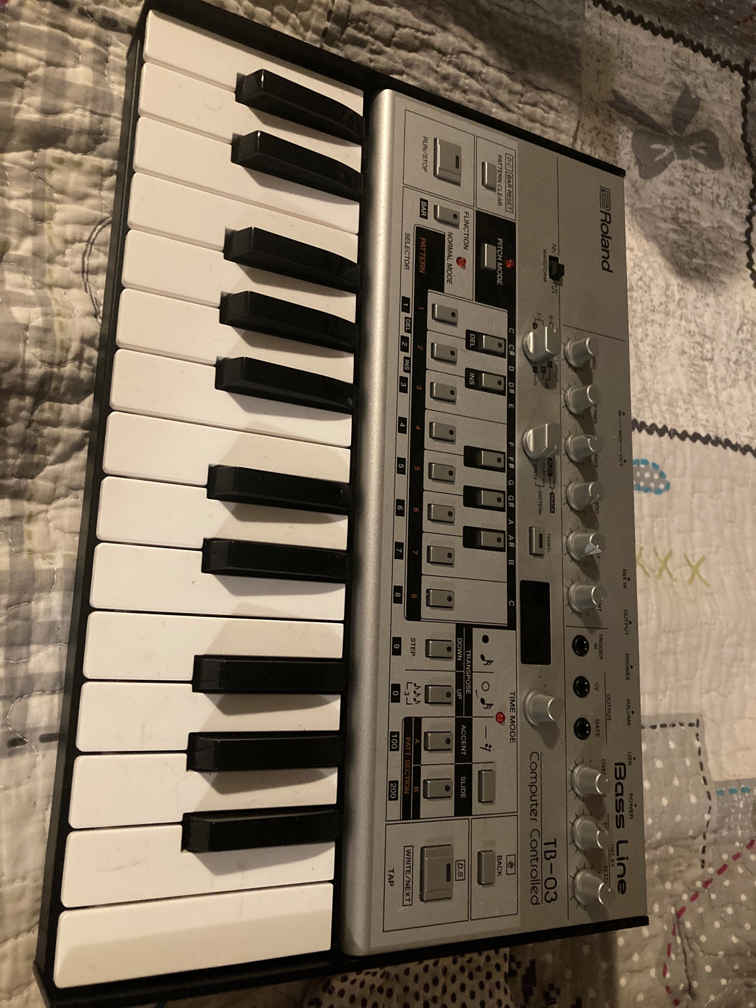 Vends Roland TB-03 avec (ou sans) clavier K-25m - état neuf