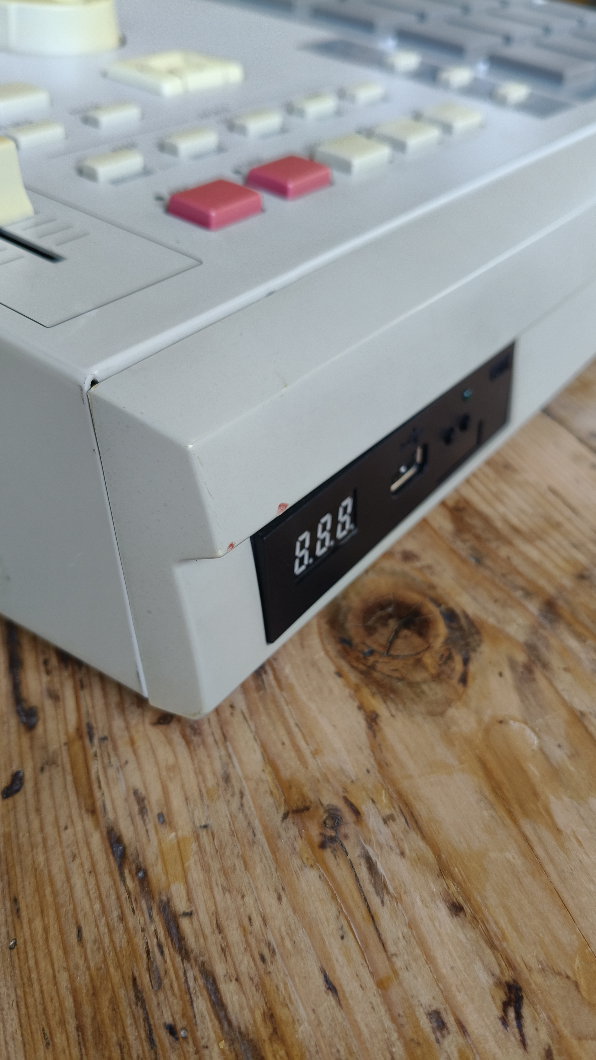 Akai Professional MPC2000 (90118)