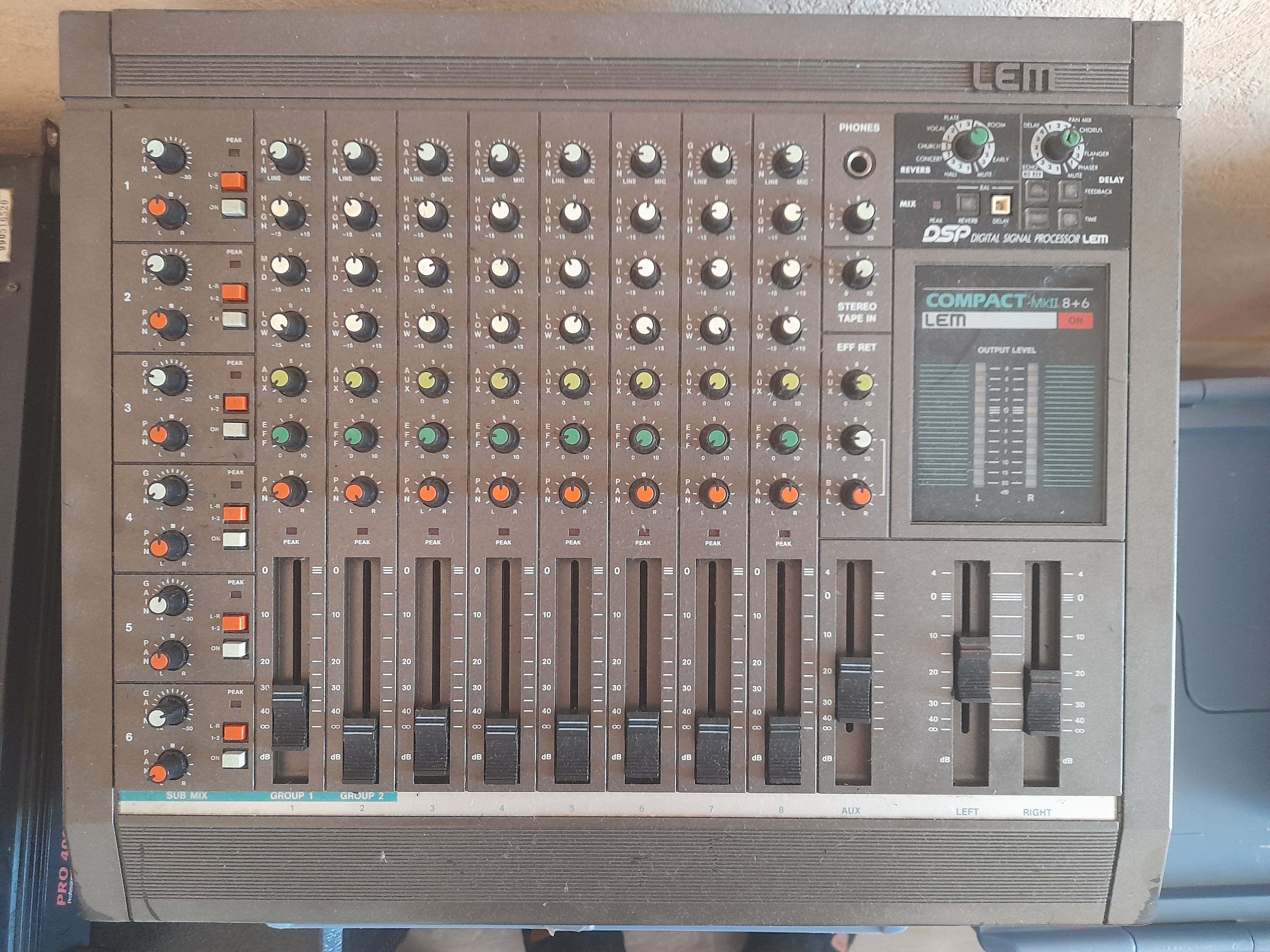 Console amplifiée LEM Compact MkII 8+6 avec effets