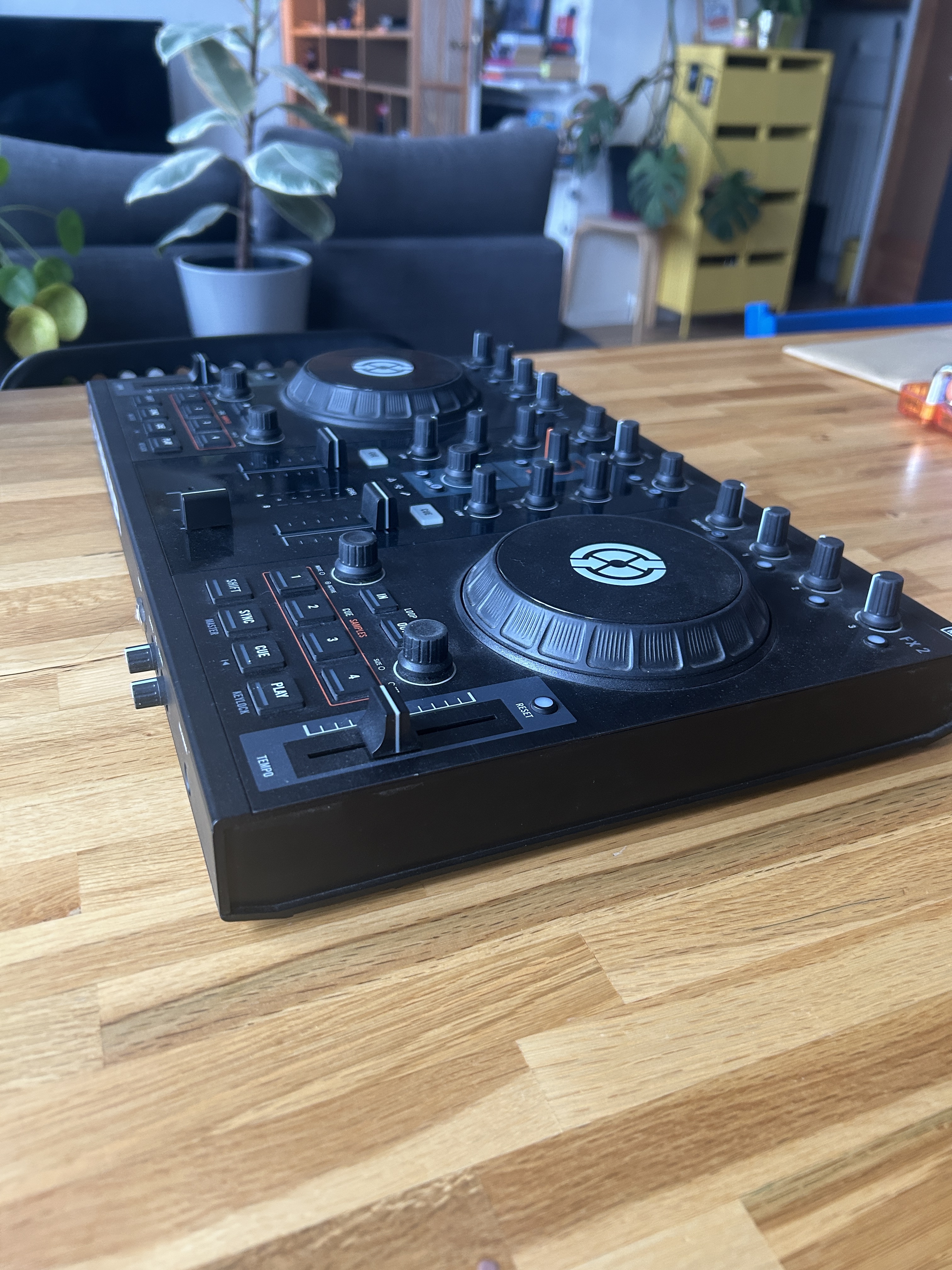 Native Instruments Traktor Kontrol S2 (97635)