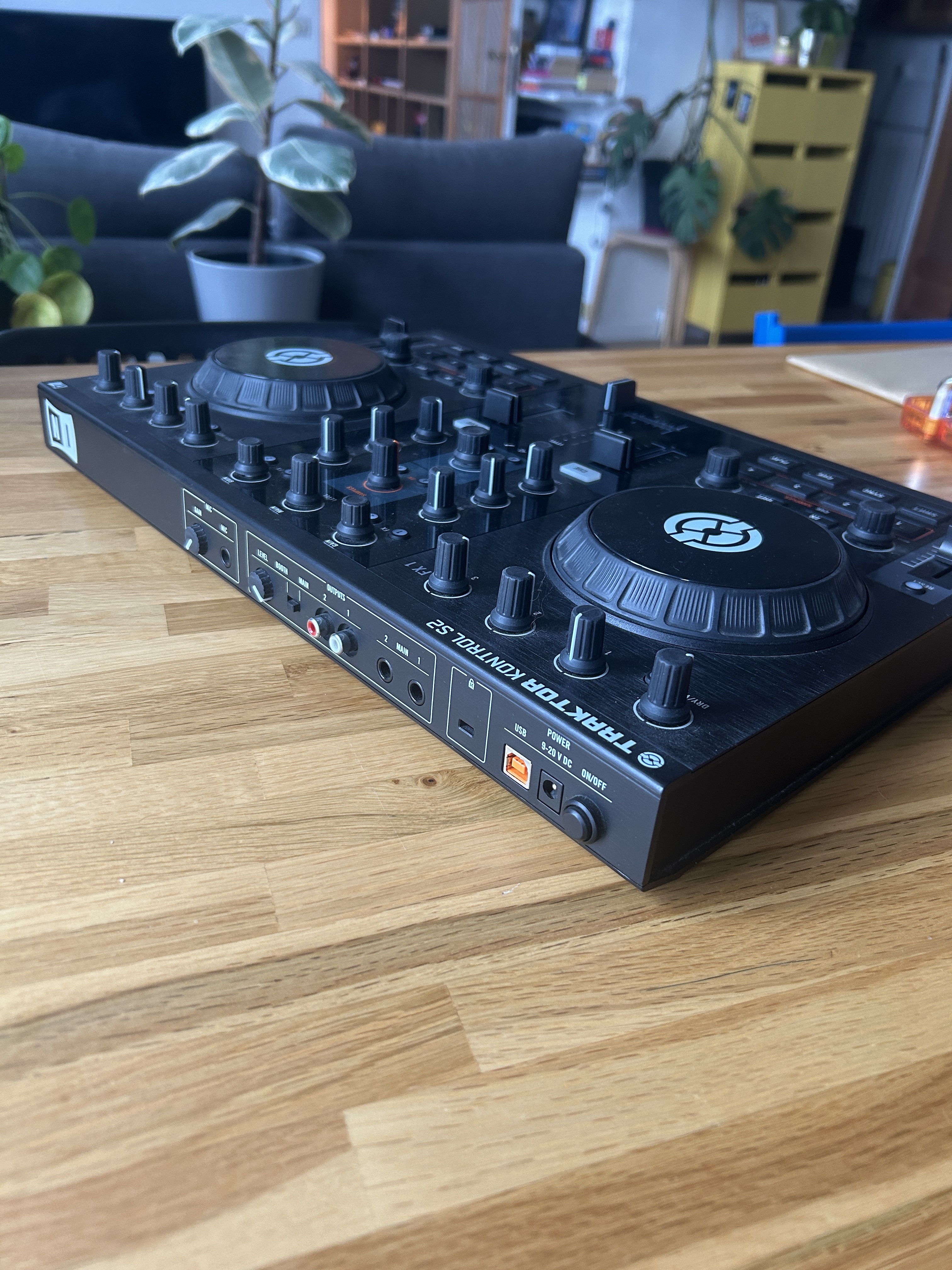 Native Instruments Traktor Kontrol S2 (80899)