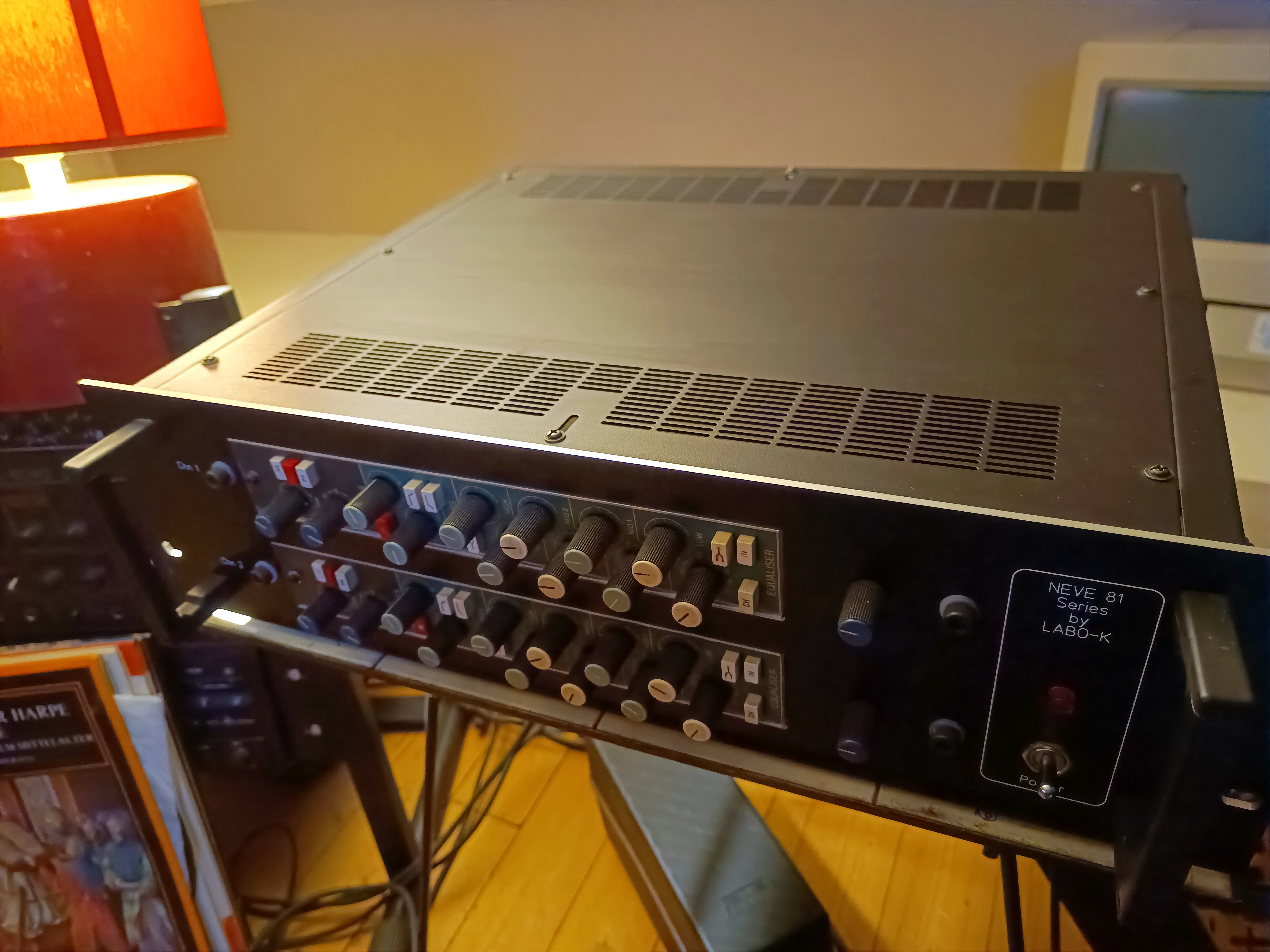 Neve 81 - Tranche Stéréo