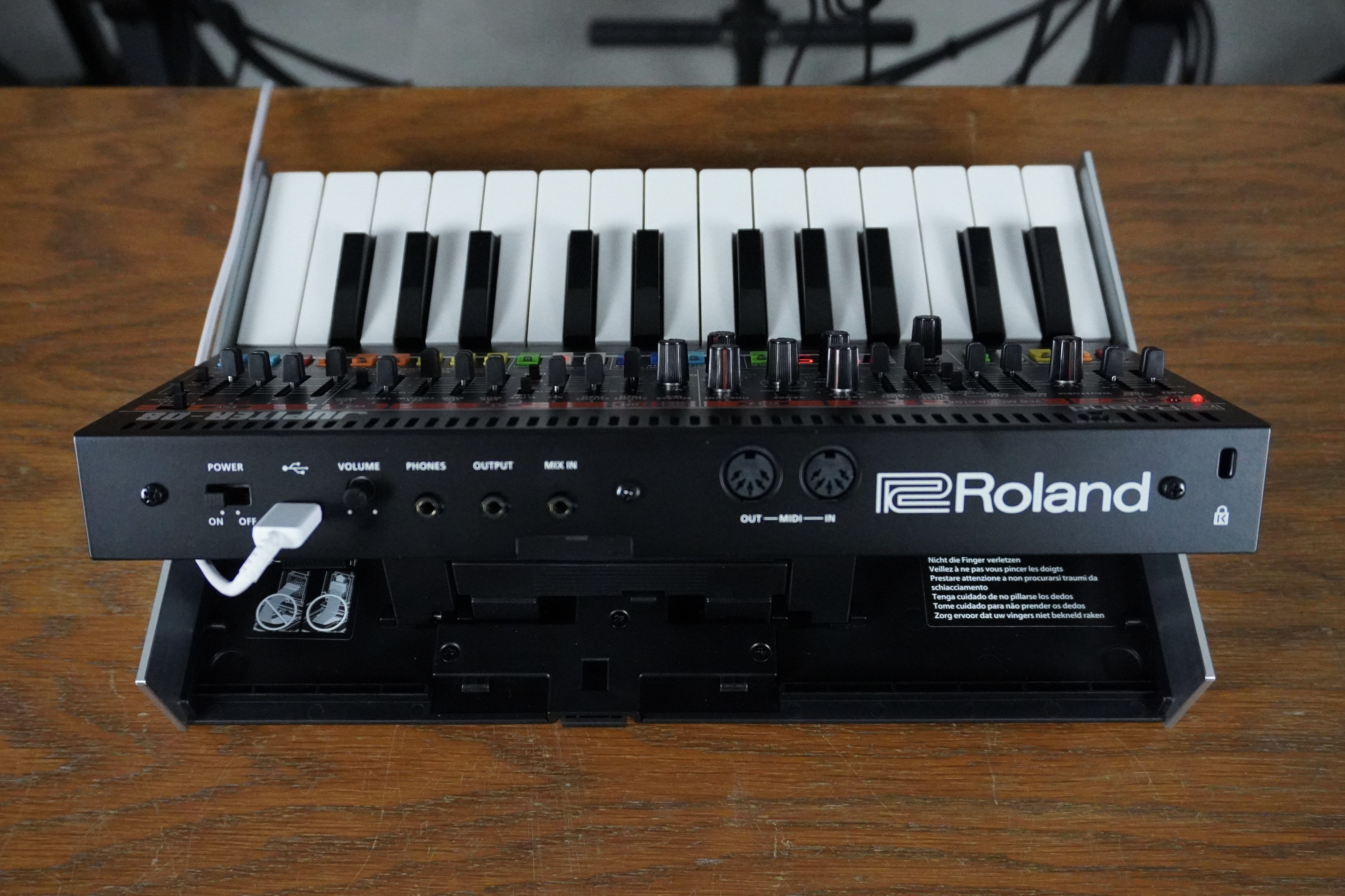 Roland Jupiter-08 - arri&egrave;re 1