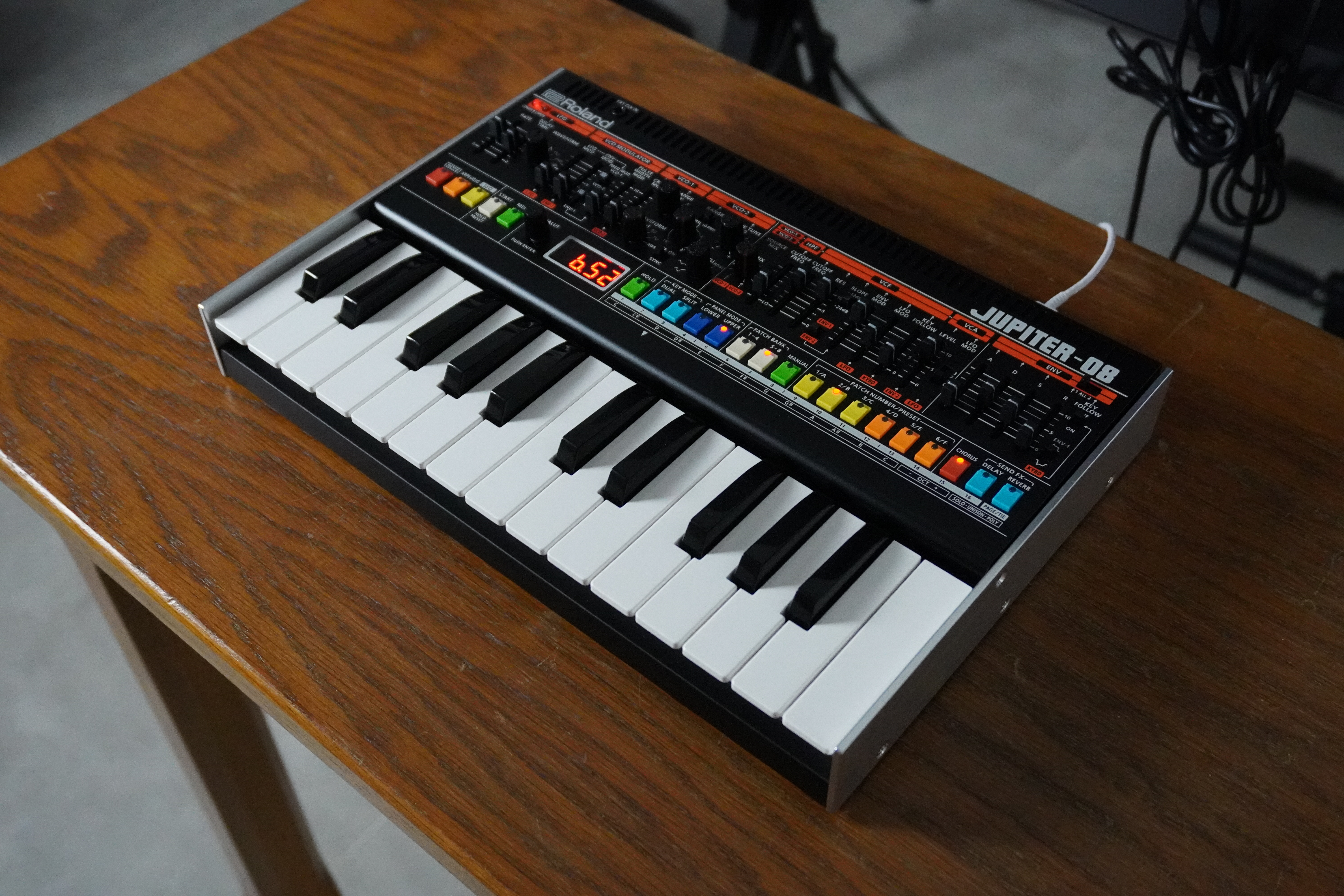 Roland Jupiter-08 - droite 3