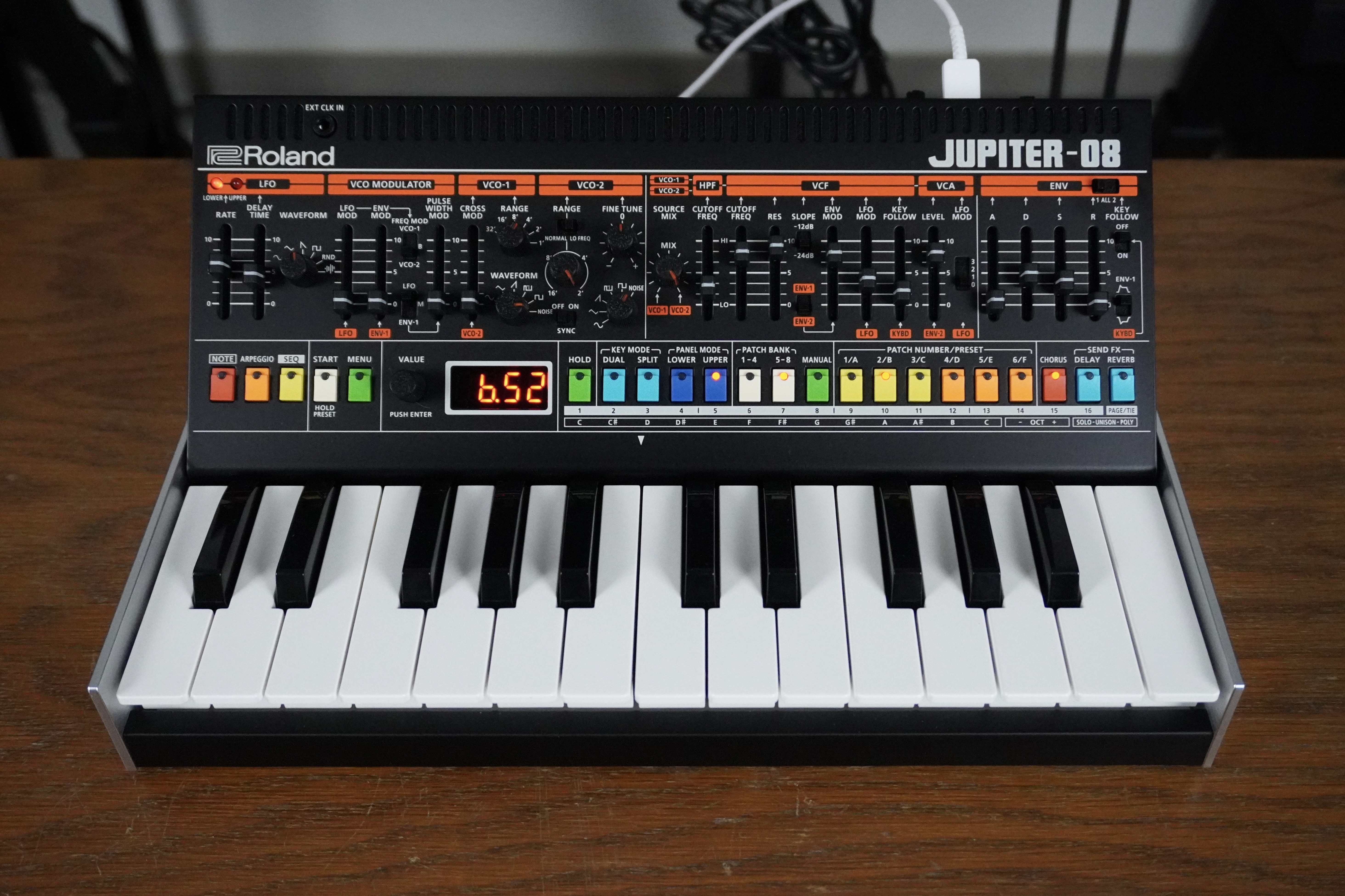 Roland Jupiter-08 - face 1
