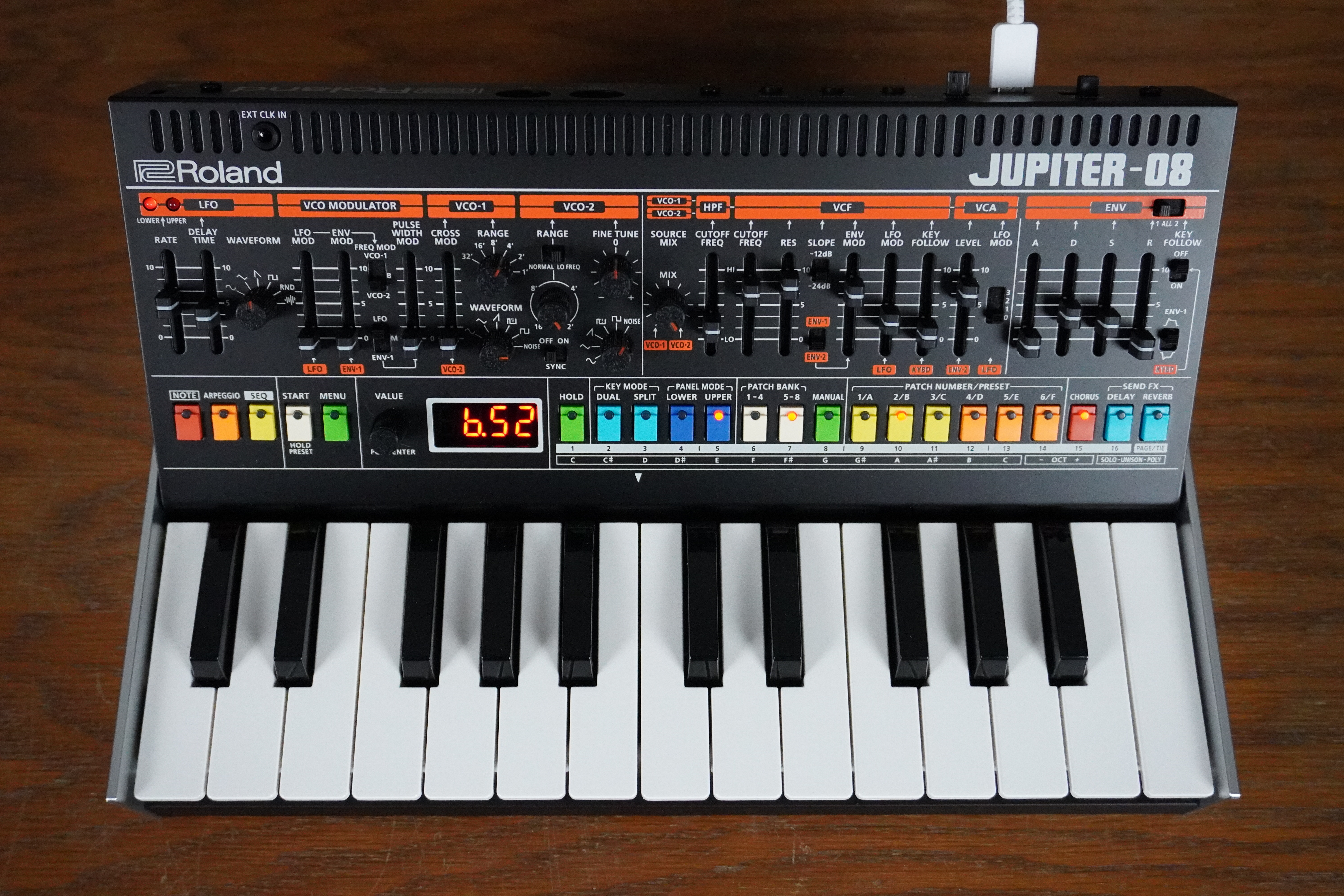 Roland Jupiter-08 - face 3