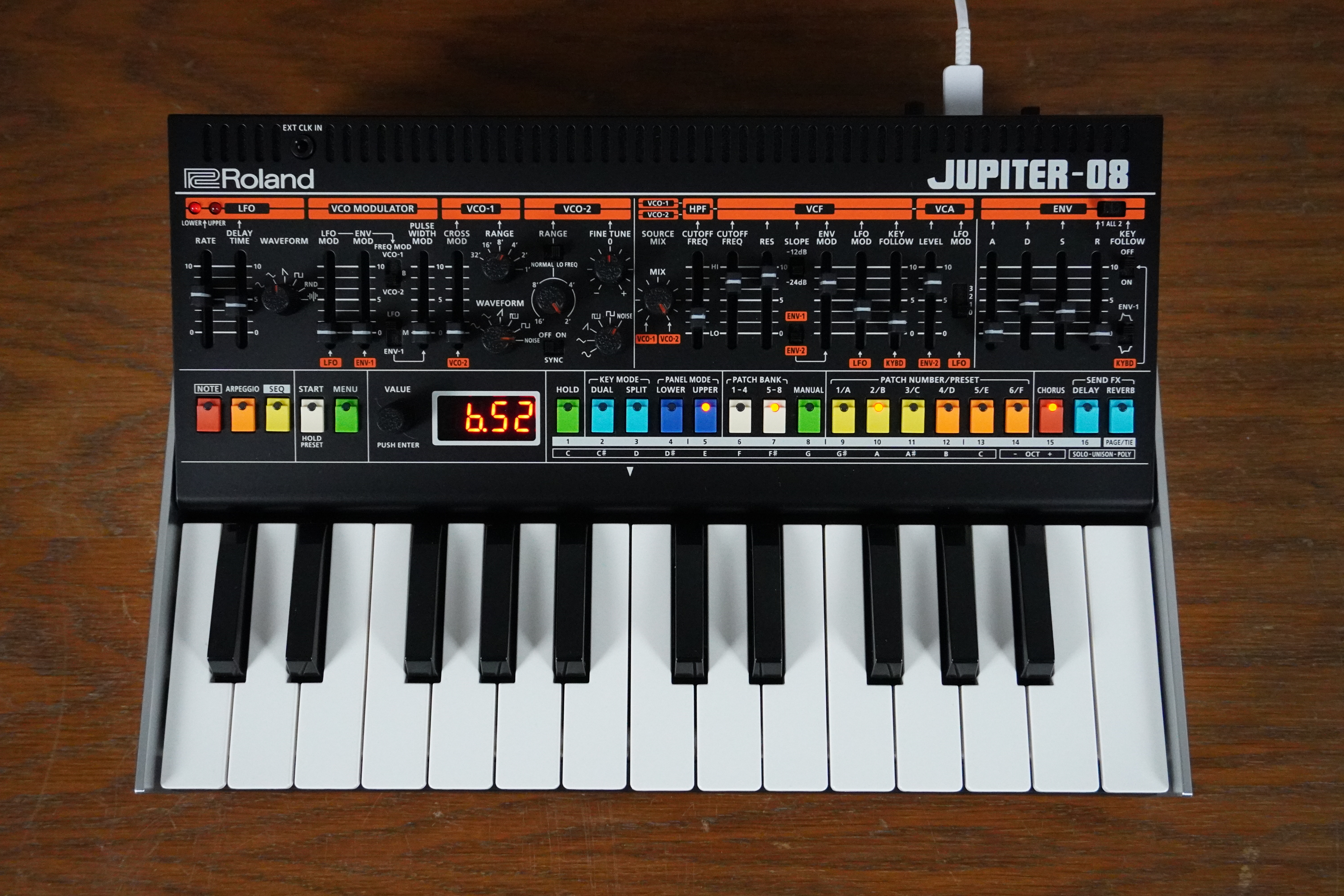 Roland Jupiter-08 - face 6