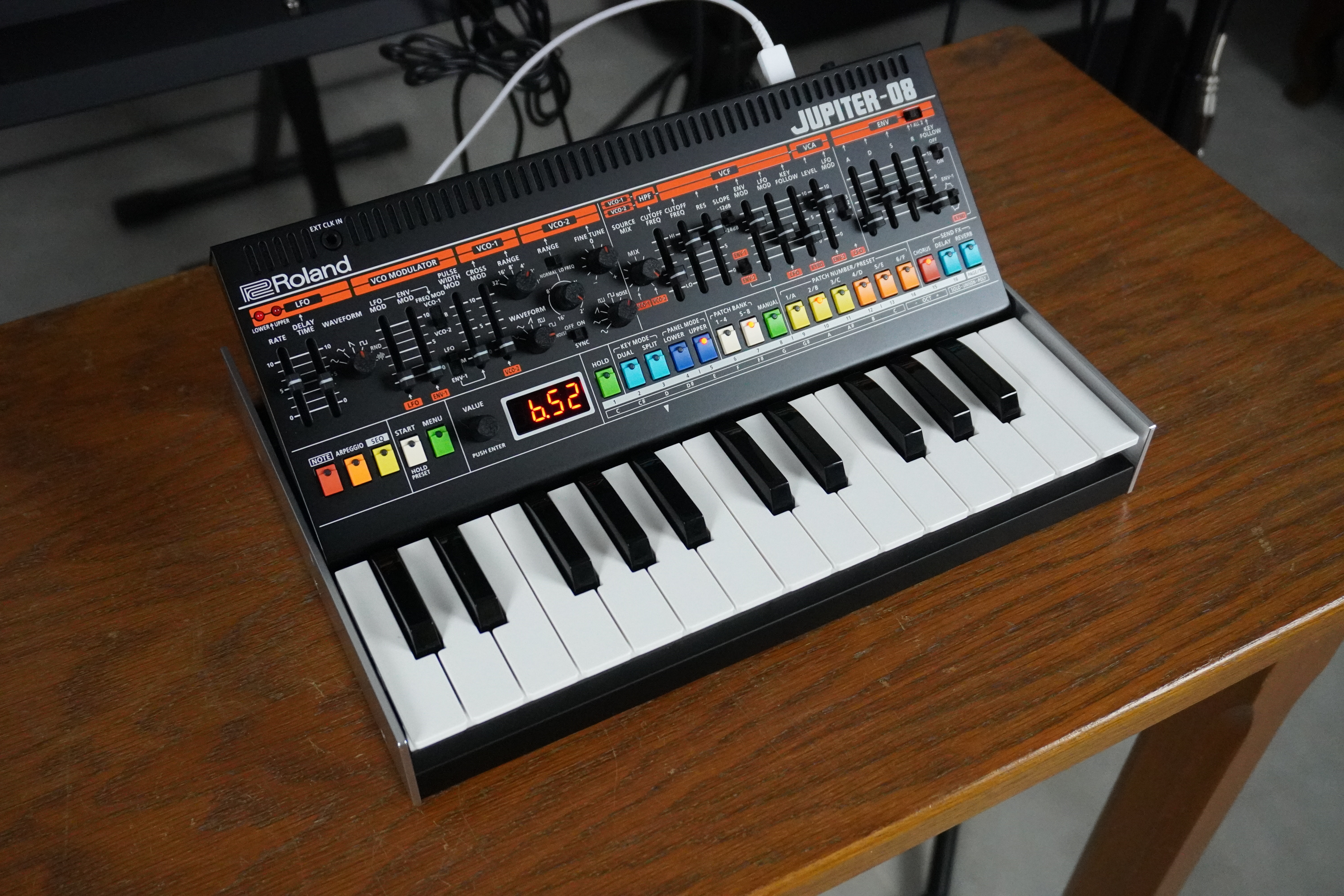 Roland Jupiter-08 - gauche 1