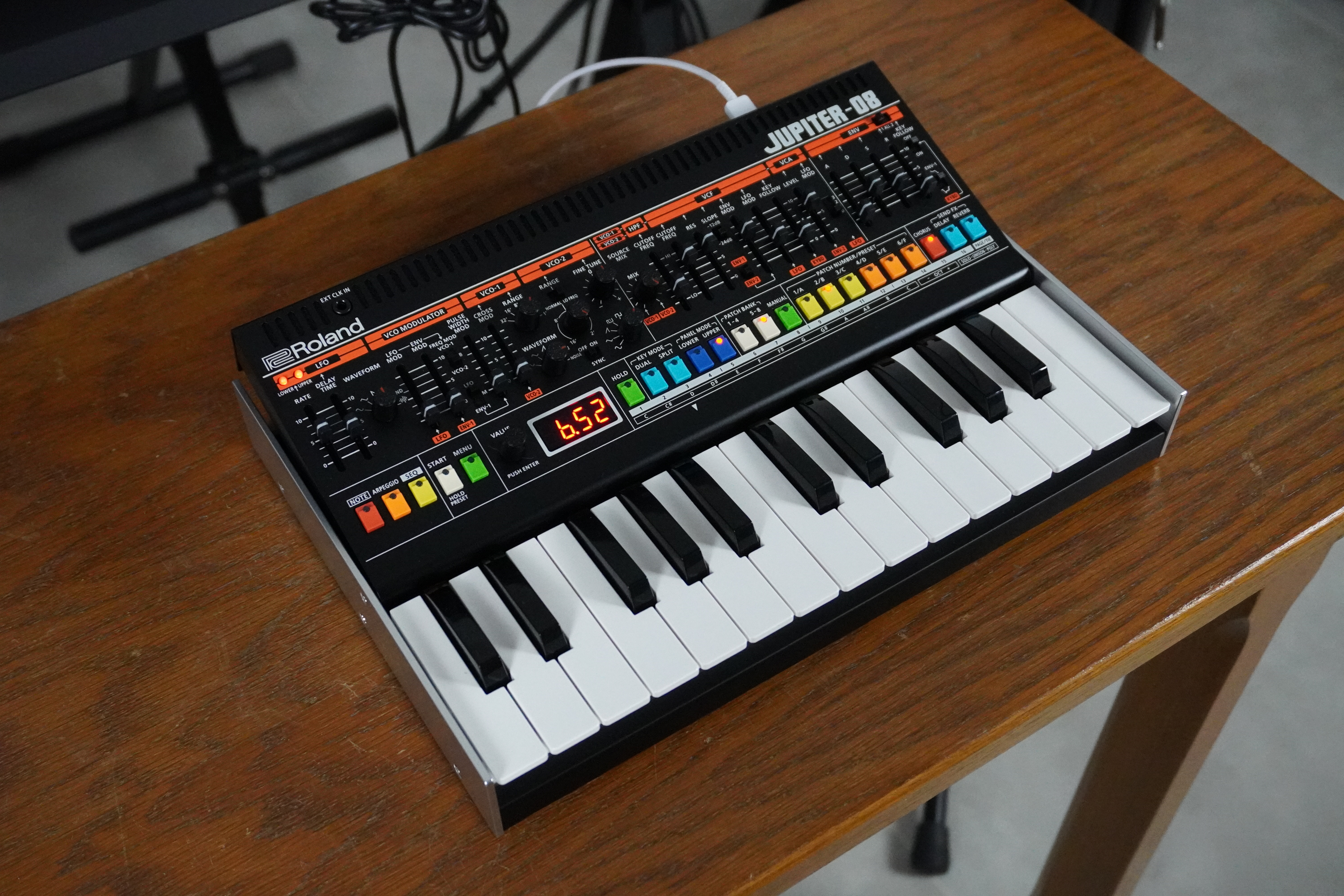 Roland Jupiter-08 - gauche 2