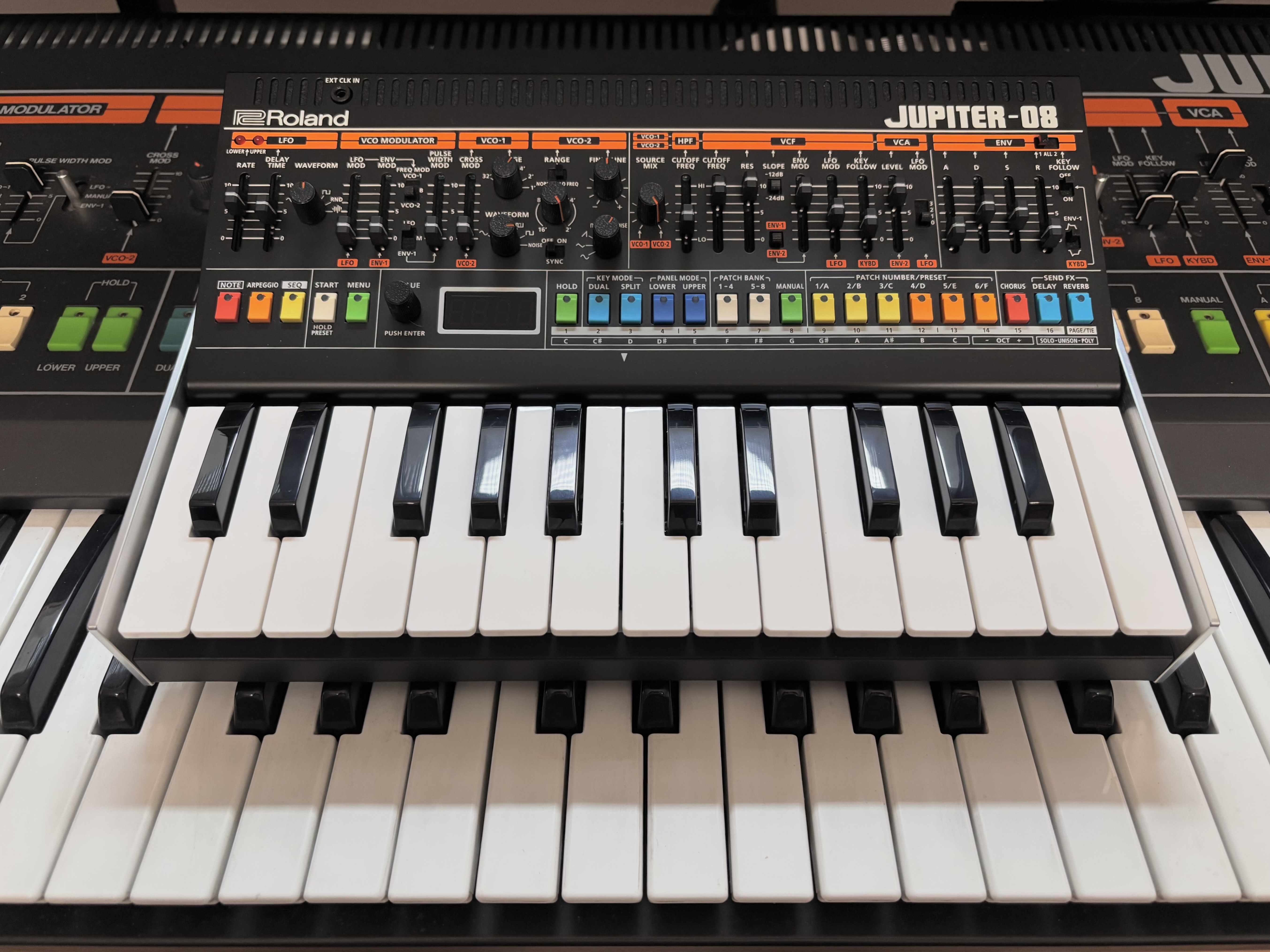 Roland Jupiter-08 - JP-8 face