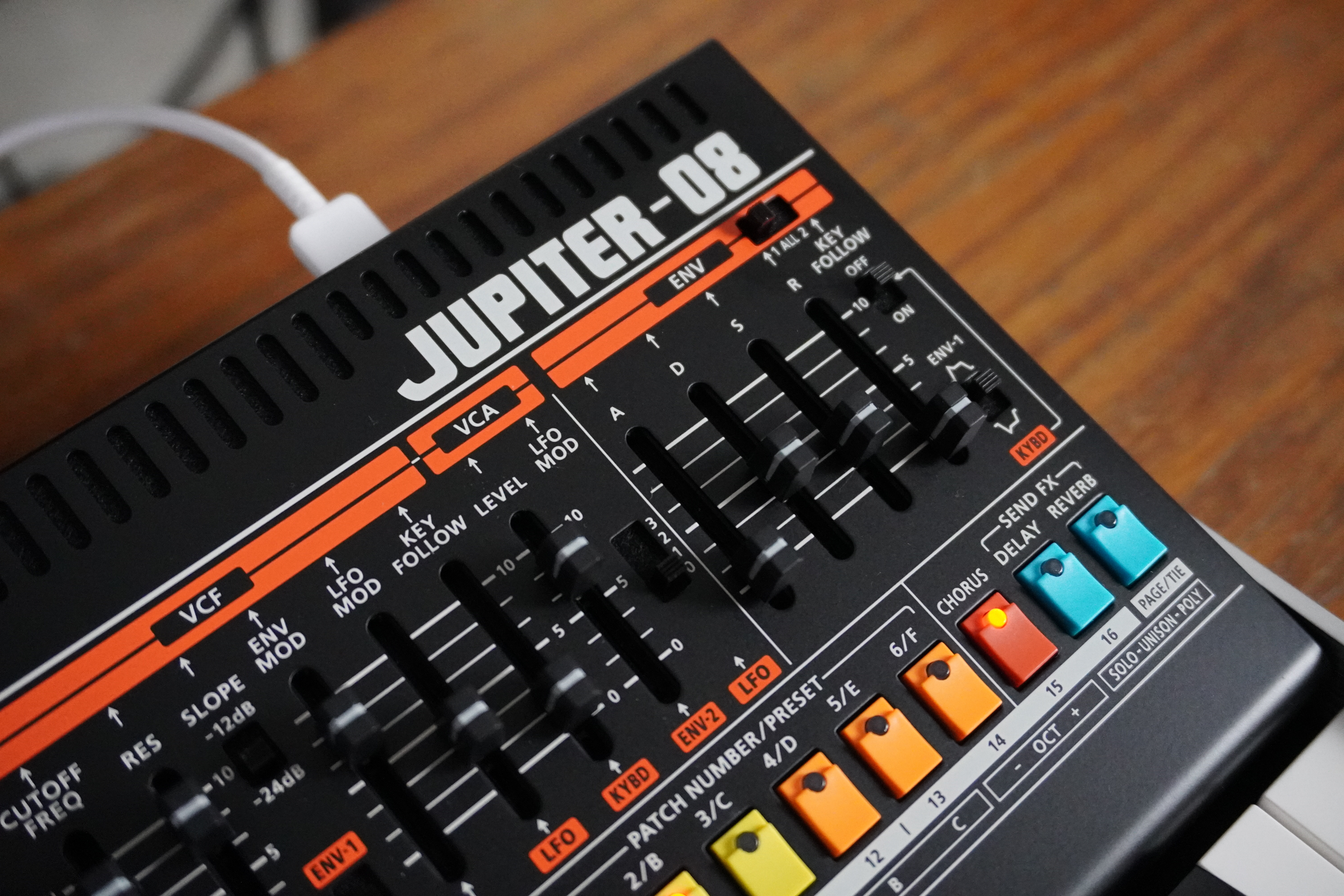 Roland Jupiter-08 - oblique 3