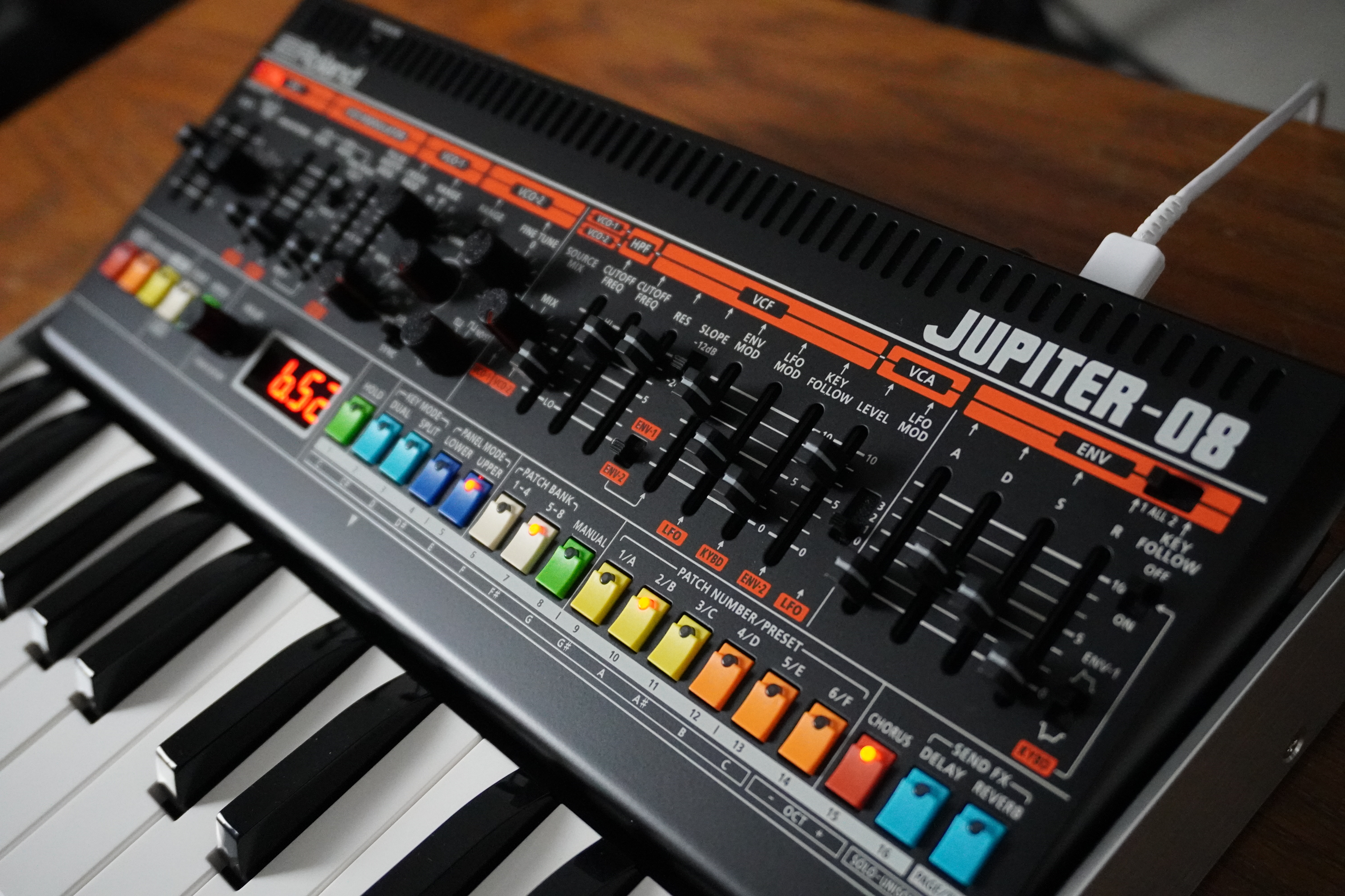 Roland Jupiter-08 - oblique 8