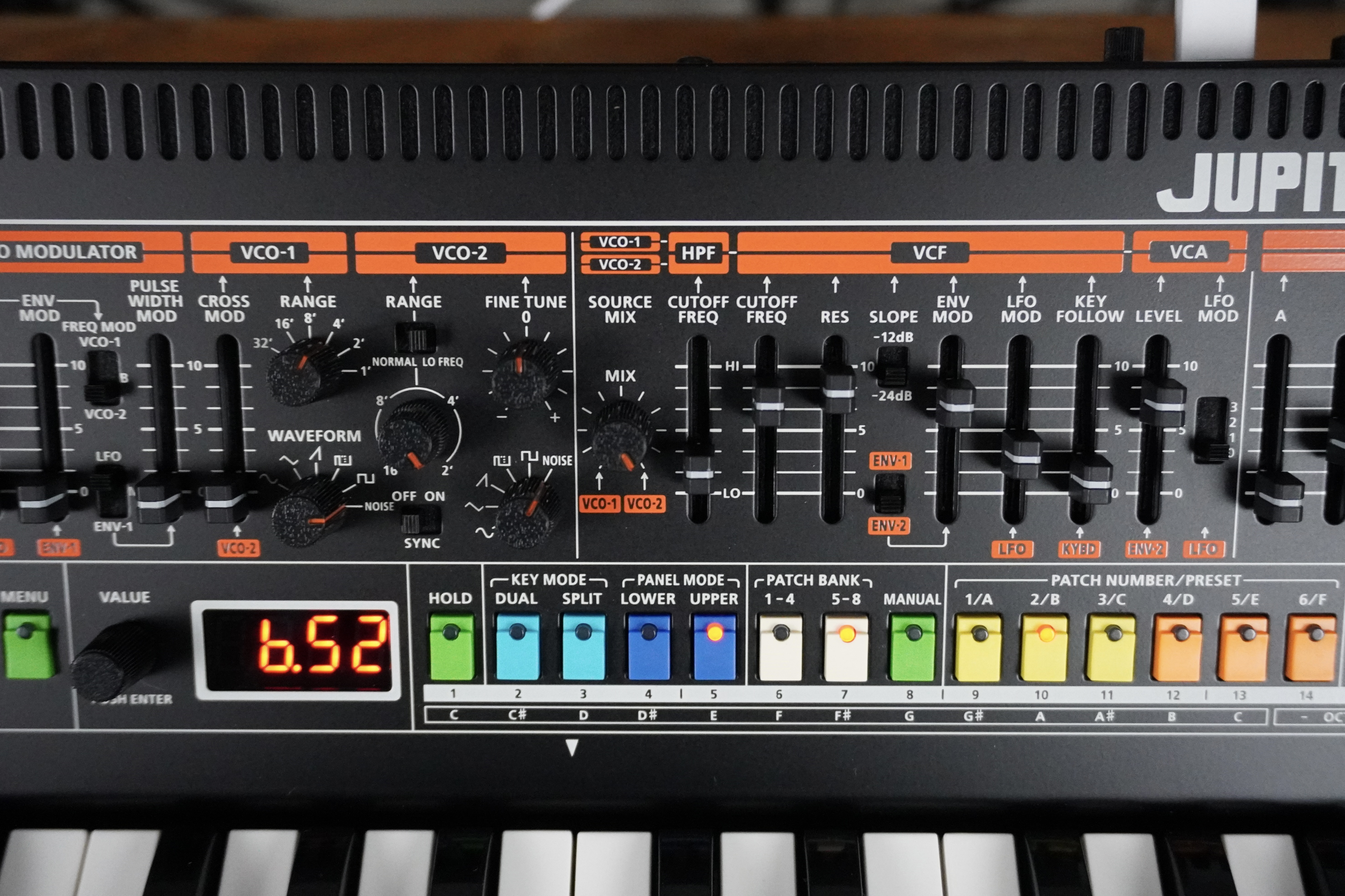 Roland Jupiter-08 - serr&eacute; 2