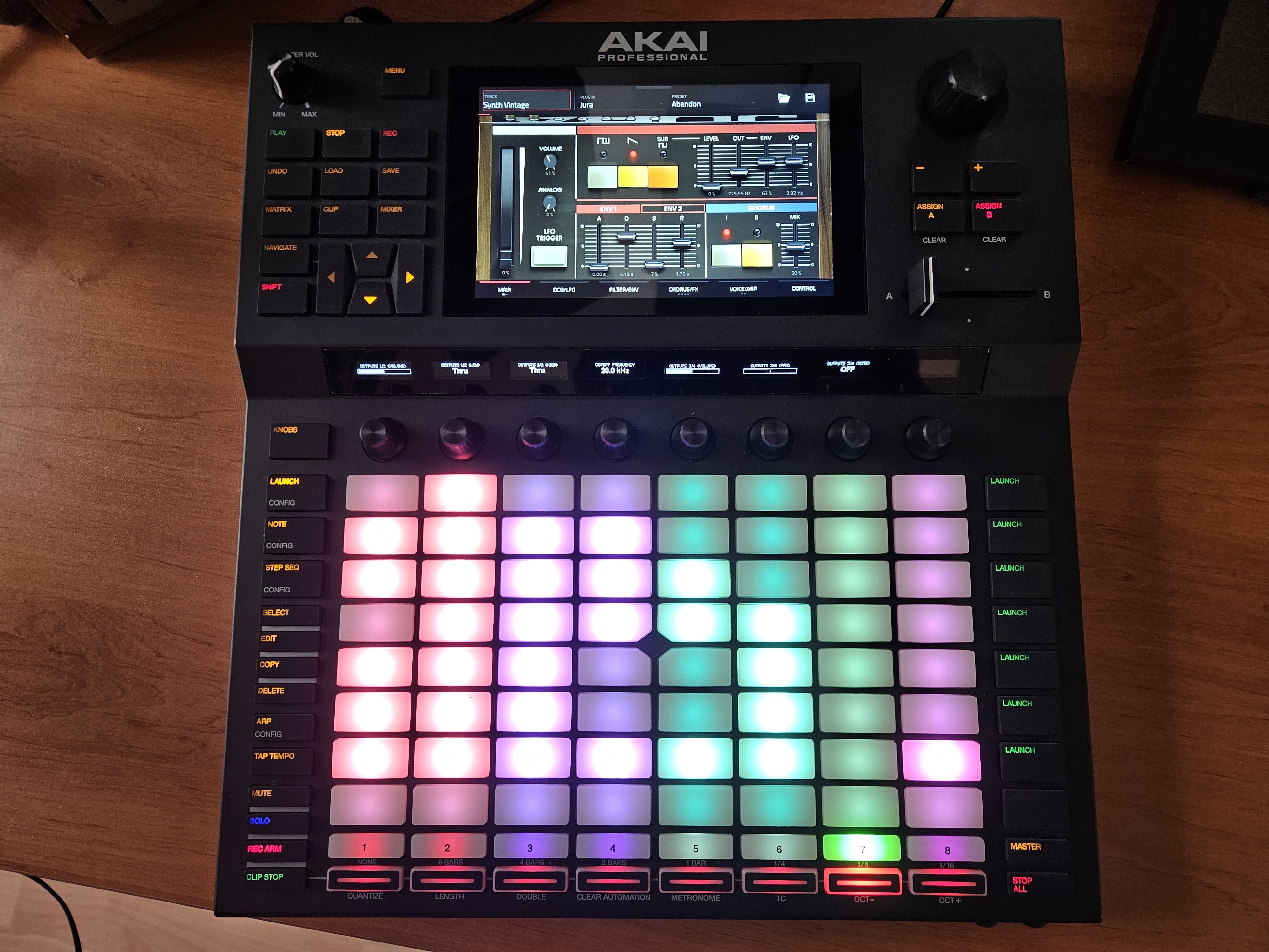Akai Force + Decksaver + SSD 1 To + add-ons – Très bon état fonctionnel