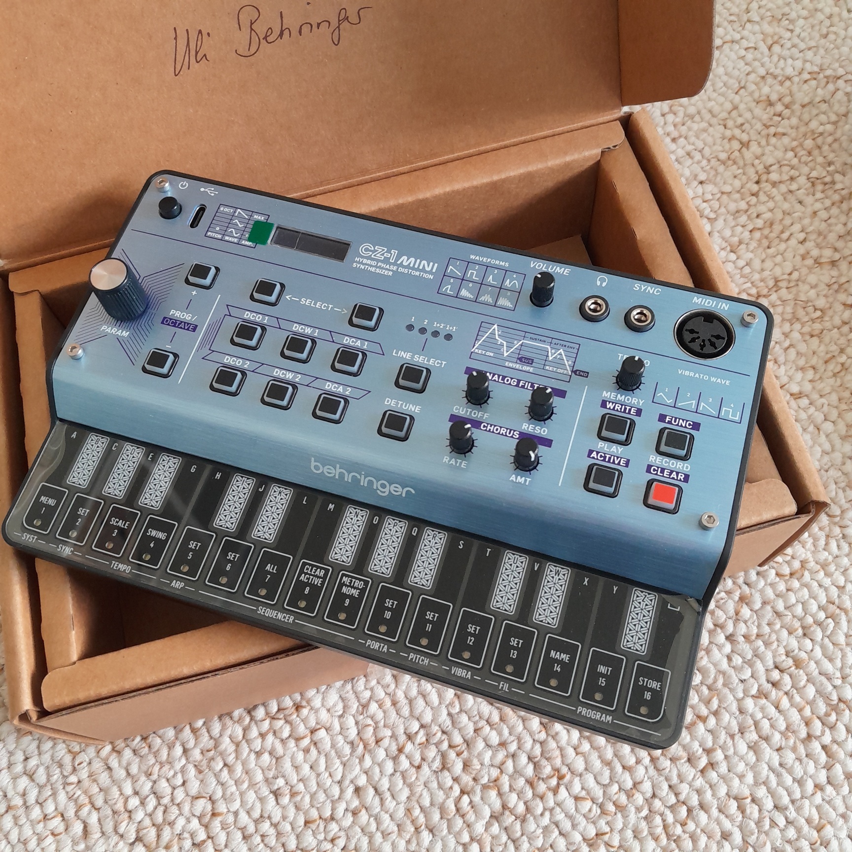 Vends Behringer CZ 1 mini