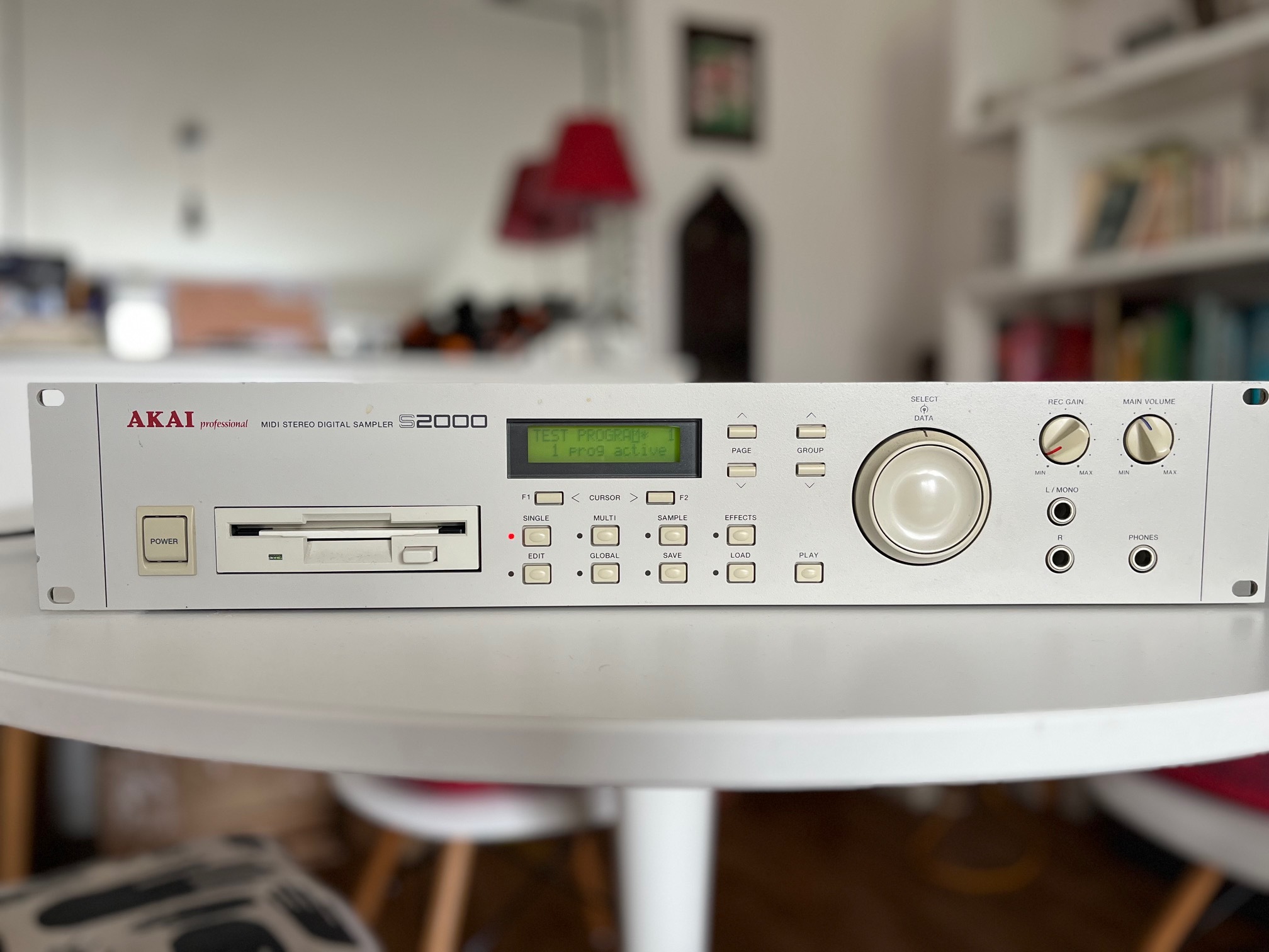 VENDS AKAI S2000 TBE