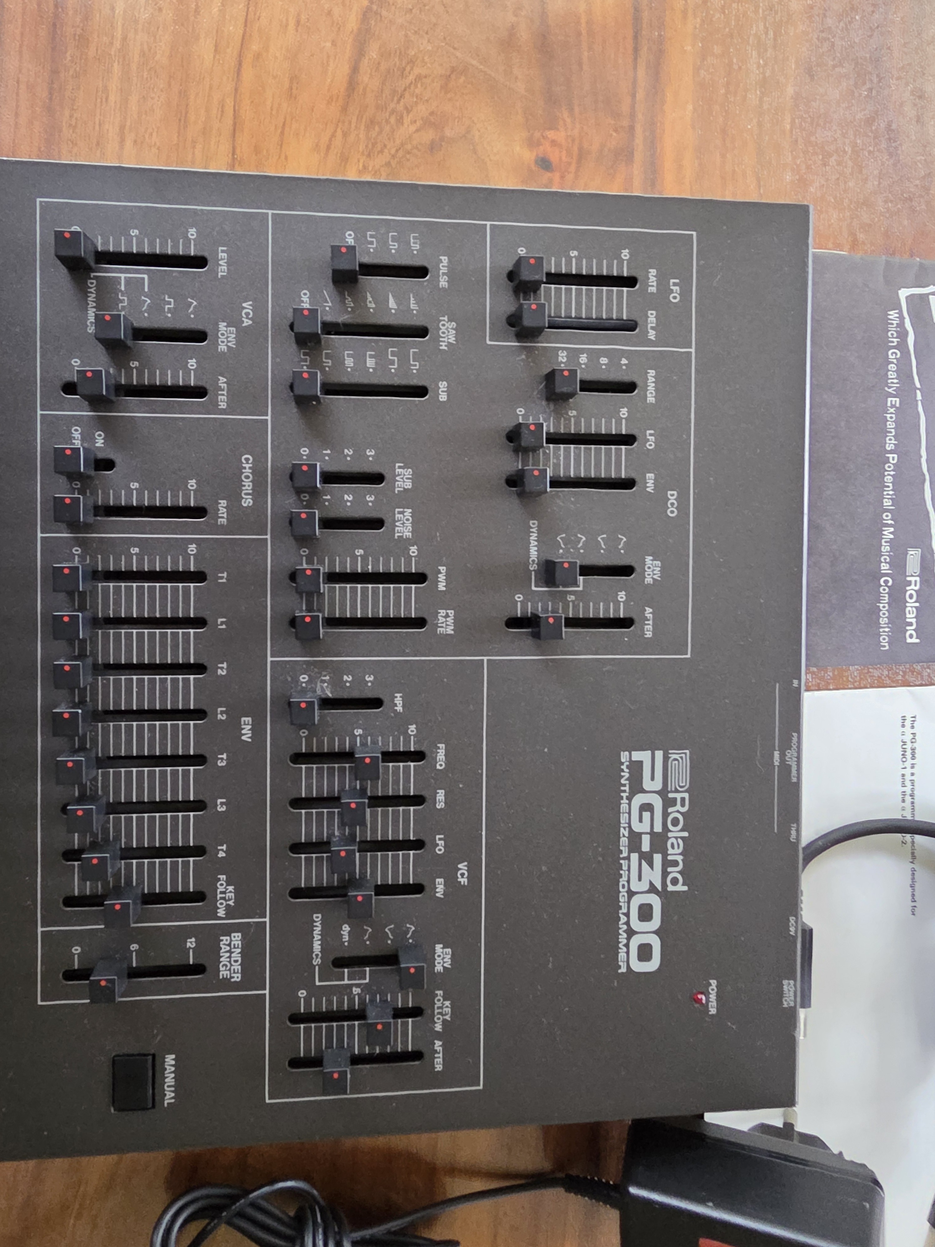 Vends roland pg-300 état neuf