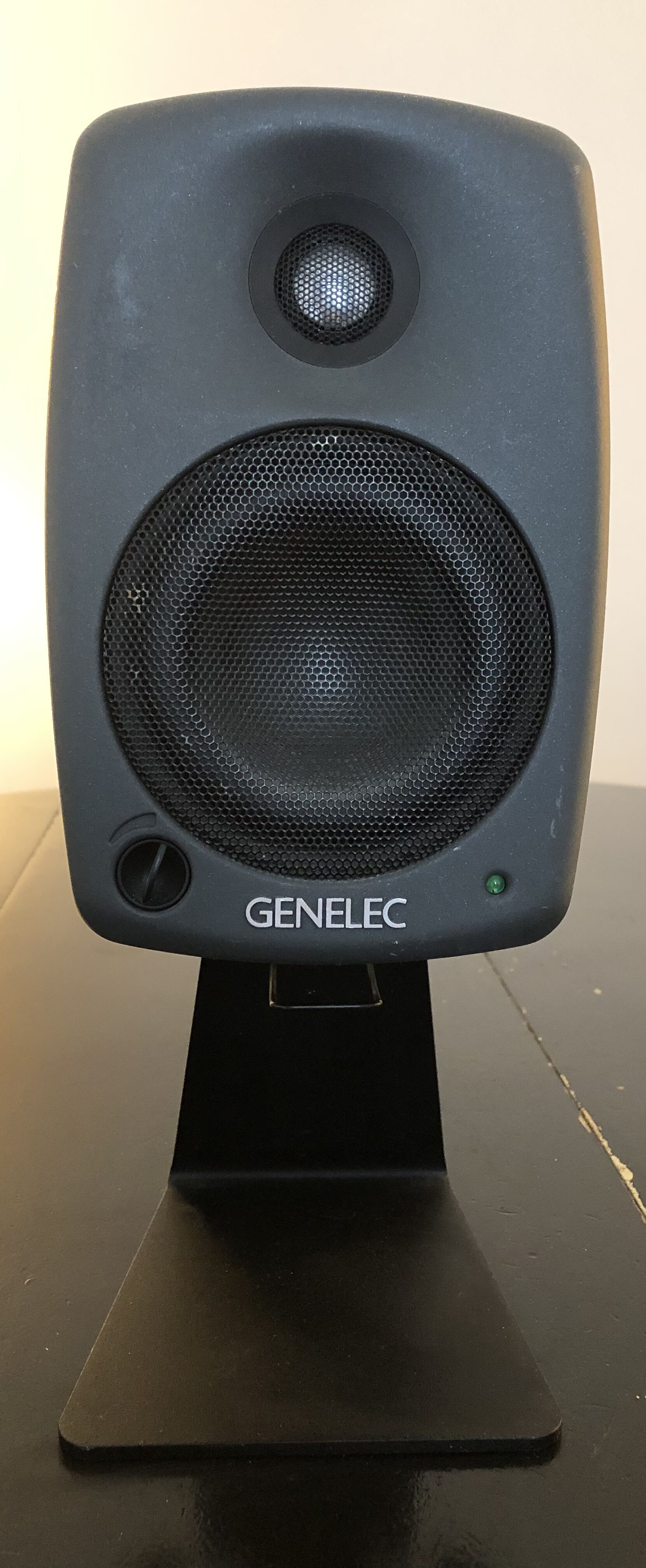 Genelec 8020B 4" Powered Nearfield Studio Monitor (Single)  - Gray