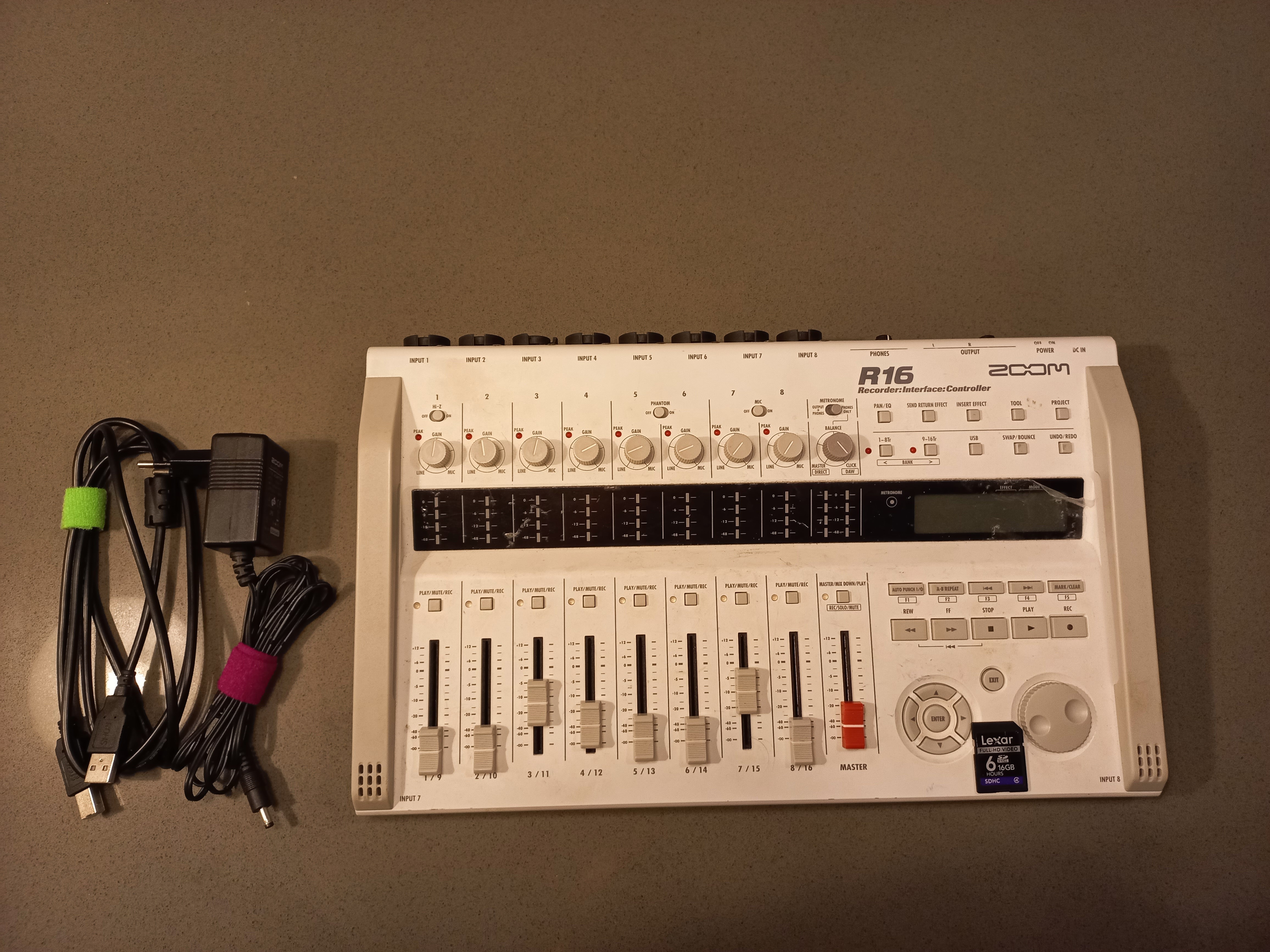 Zoom R16