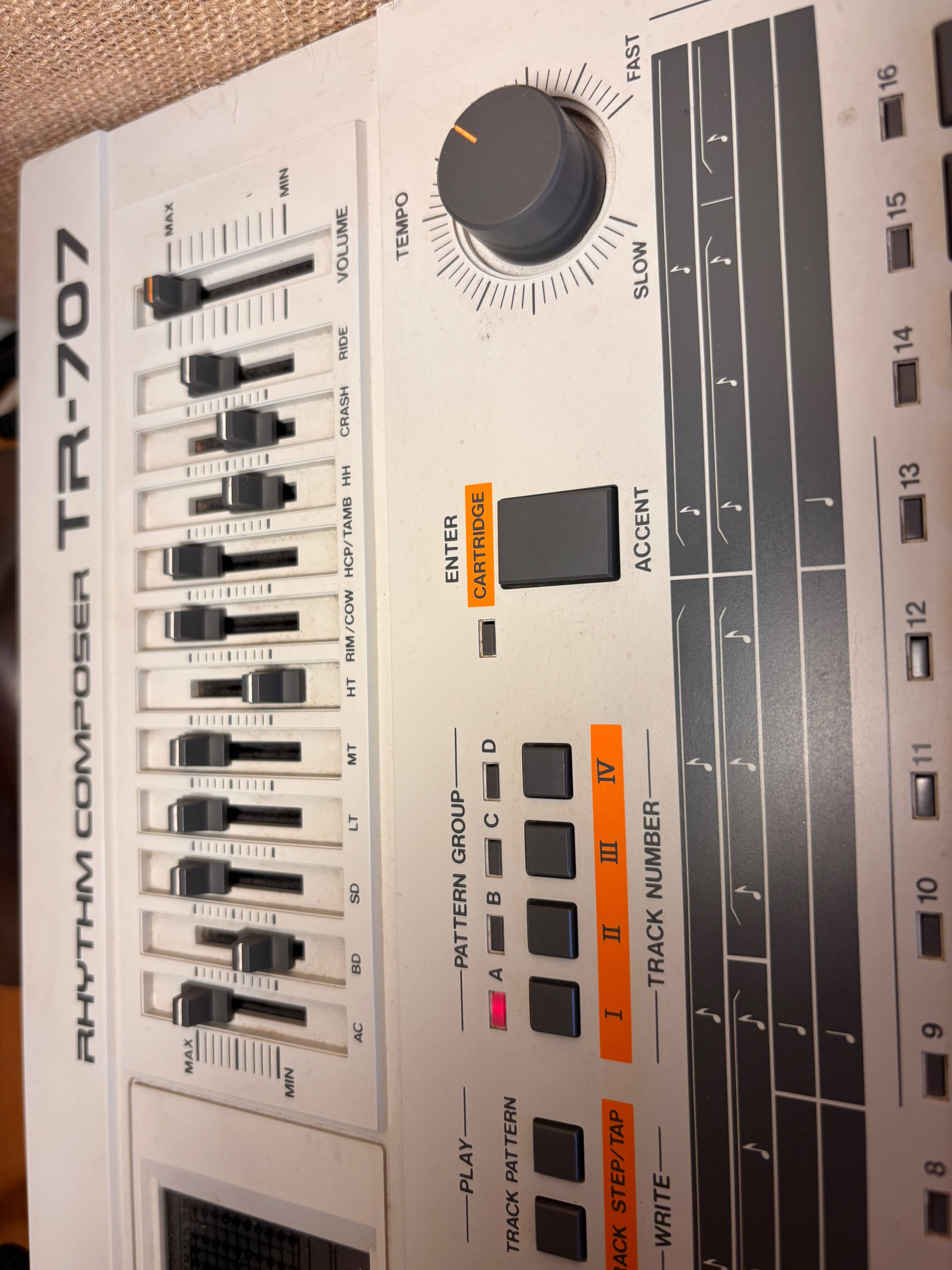 Roland TR-707 (52173)