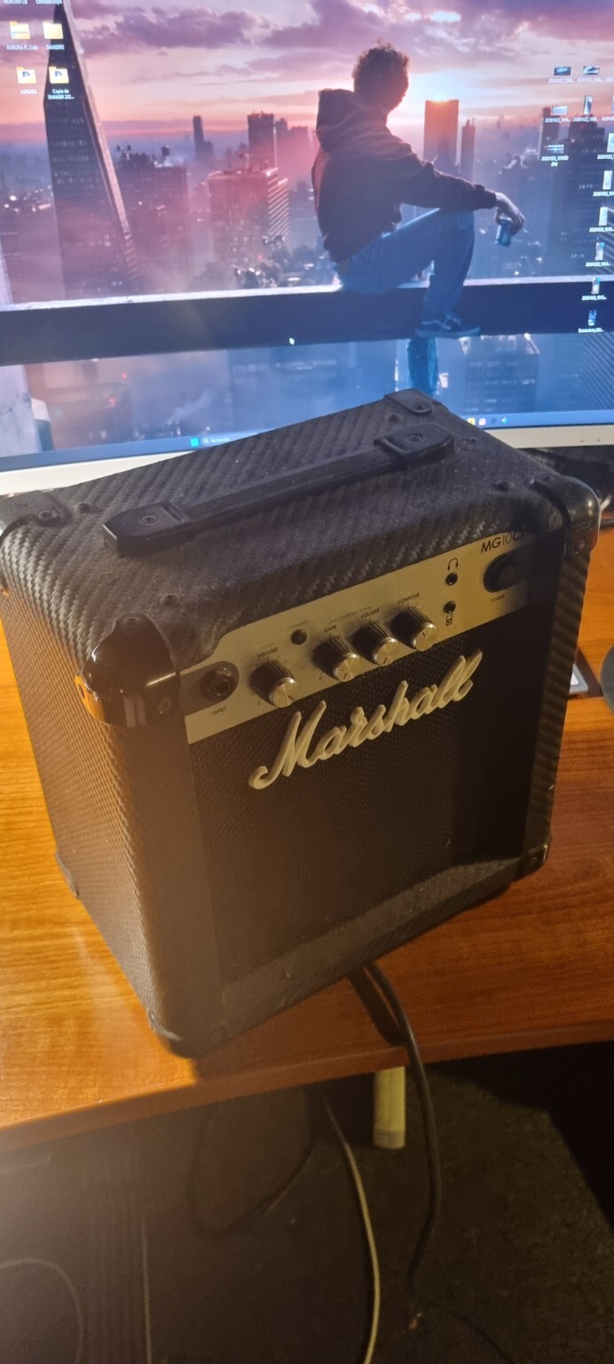 VENDS AMPLI MARSHALL MG10CF