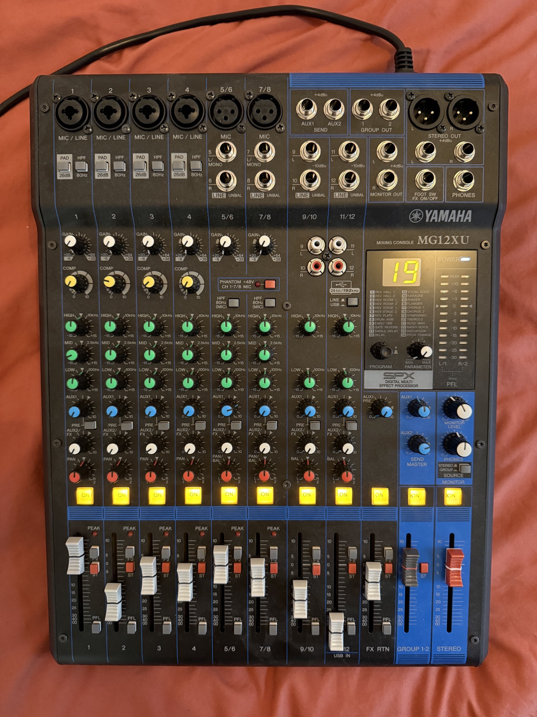 Table de mixage Yamaha MG12XU
