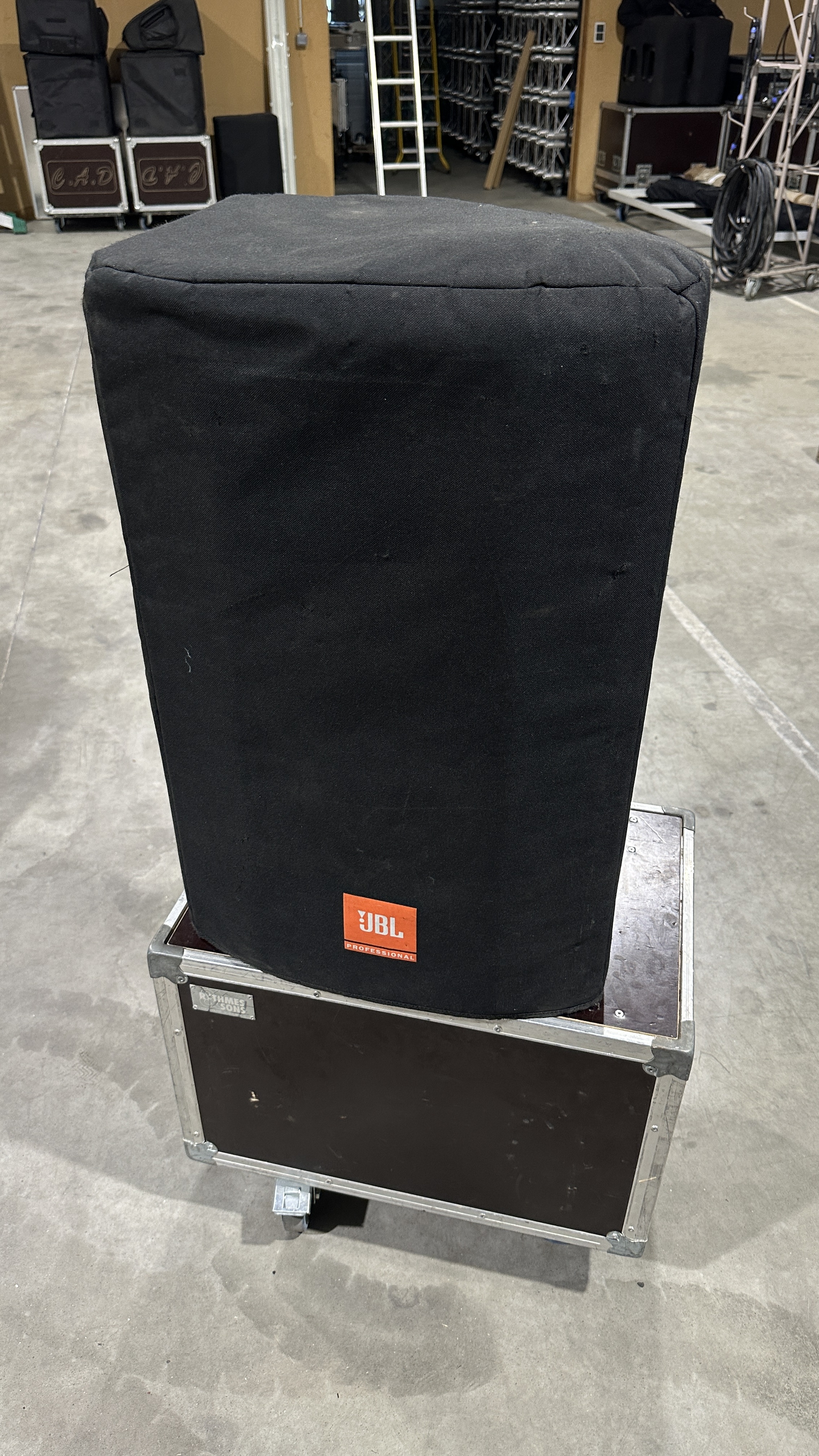 PRX 815 W avec Housse 
