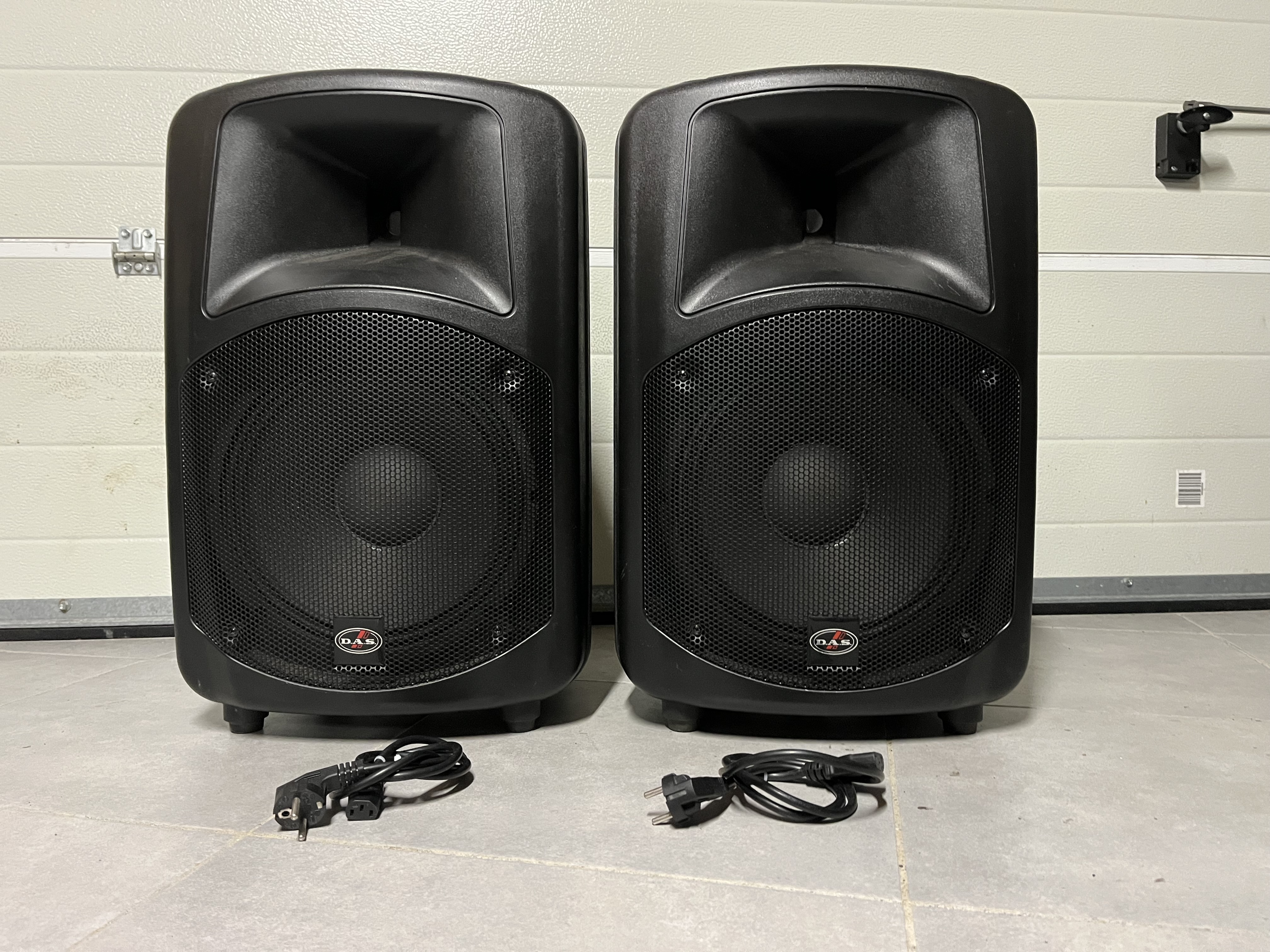 Paire d'enceintes amplifiées DAS AUDIO DR-112A + housses