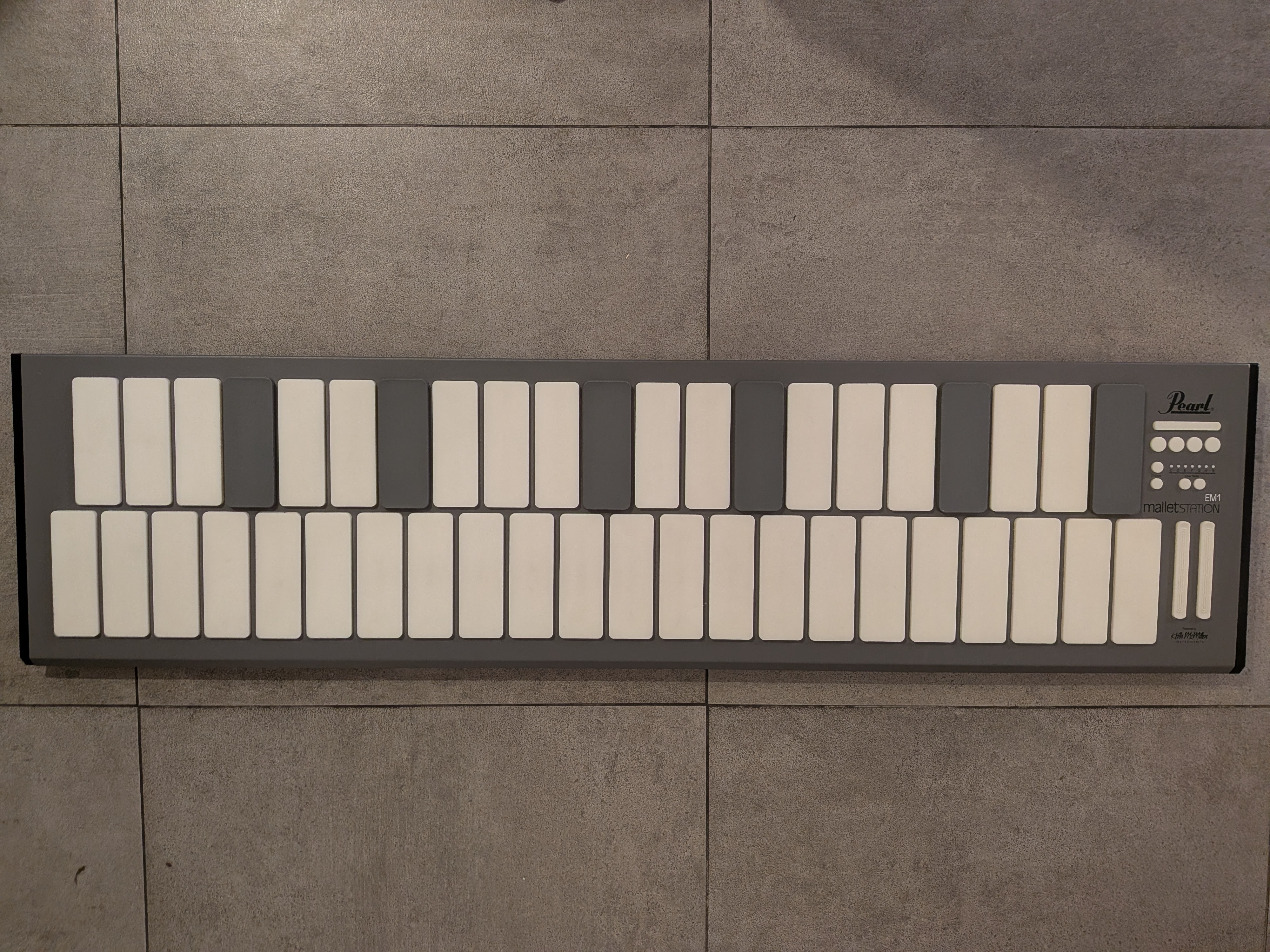 Pearl EM1 malletSTATION + Stand + Pédale Sustain