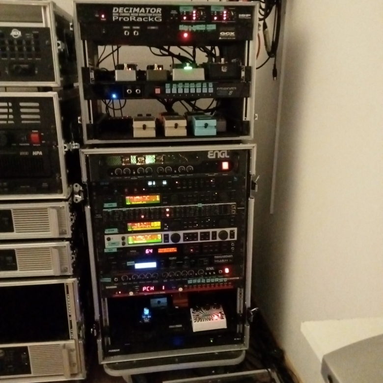vends rack effets + ampli + pedalier
