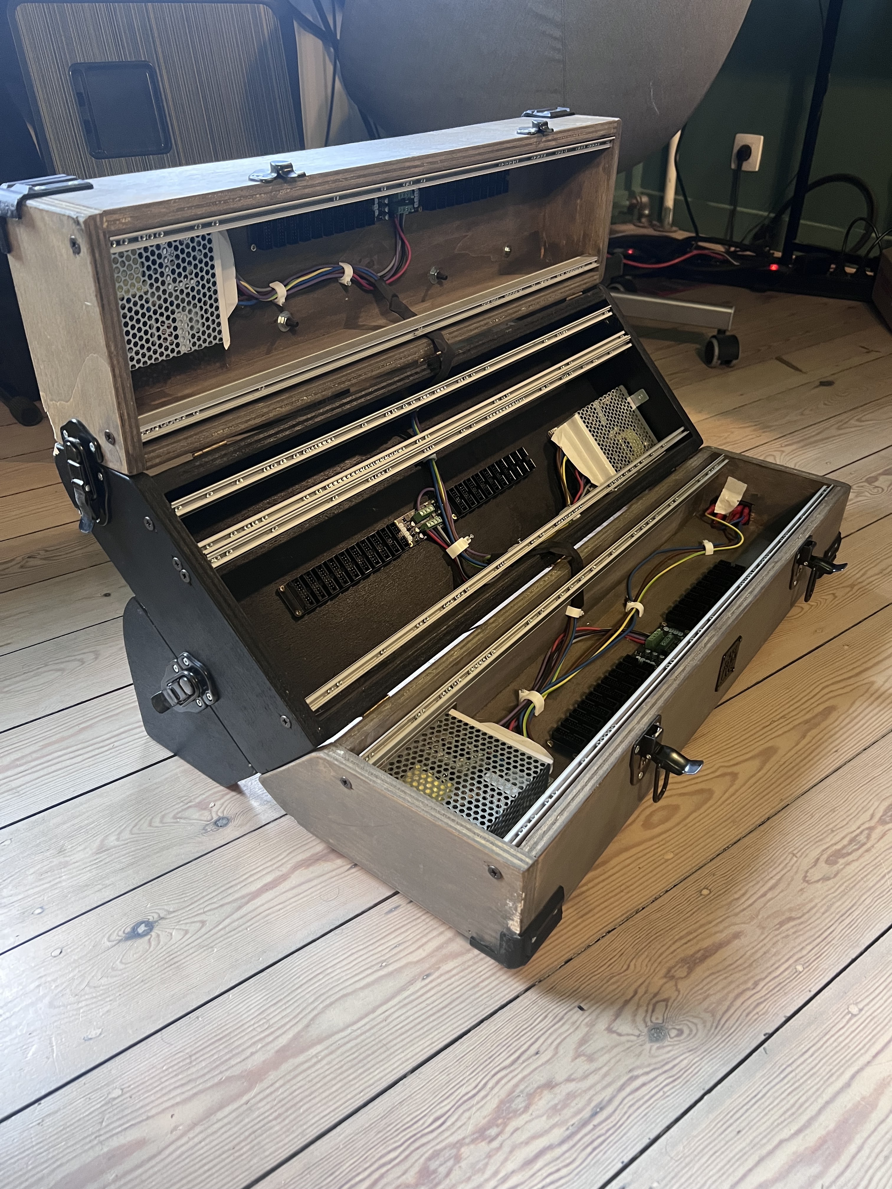 Vend case from make 126hp +1u 
