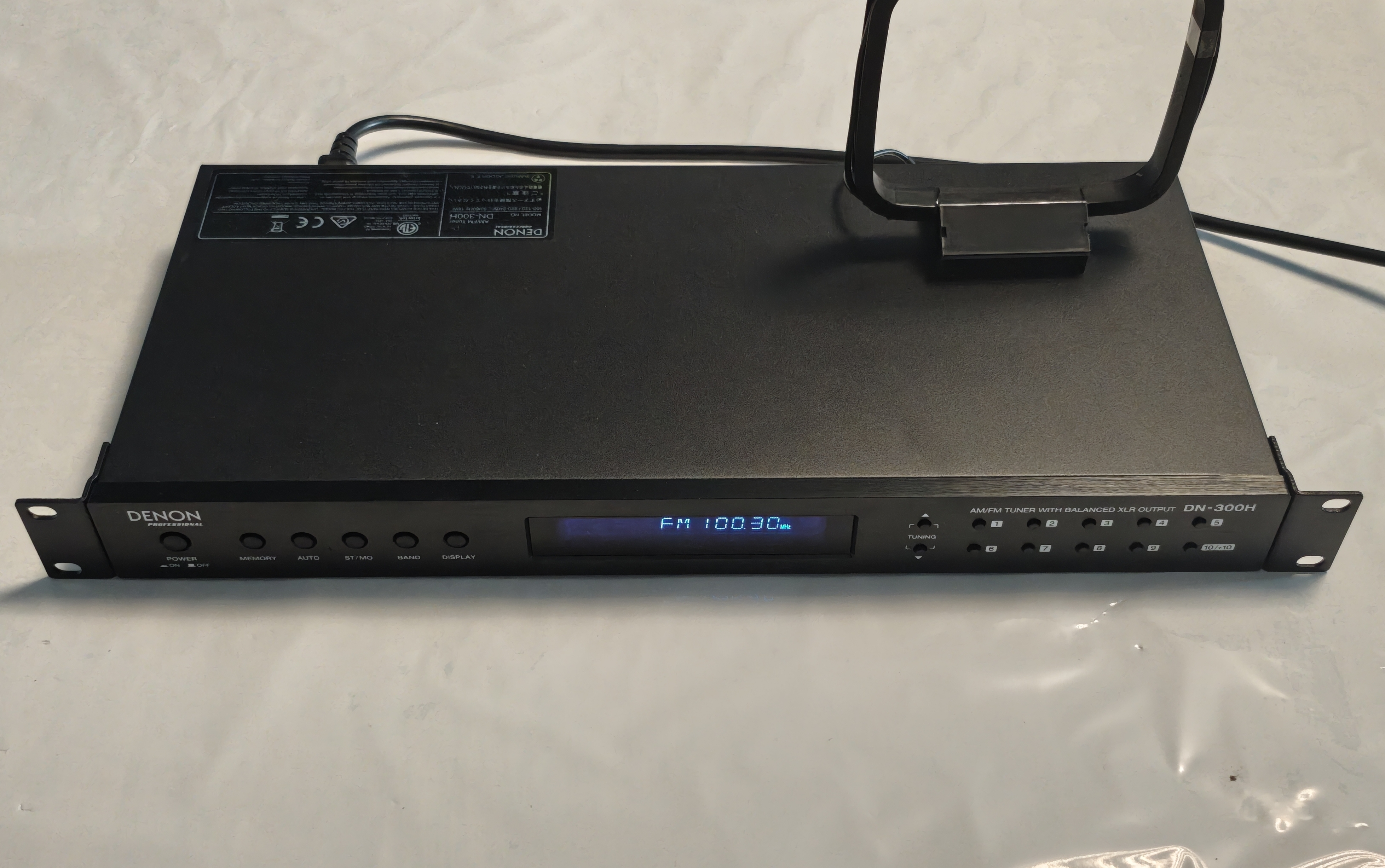 DENON DN-300H Tuner numérique AM/FM professionnel rack 19"1u