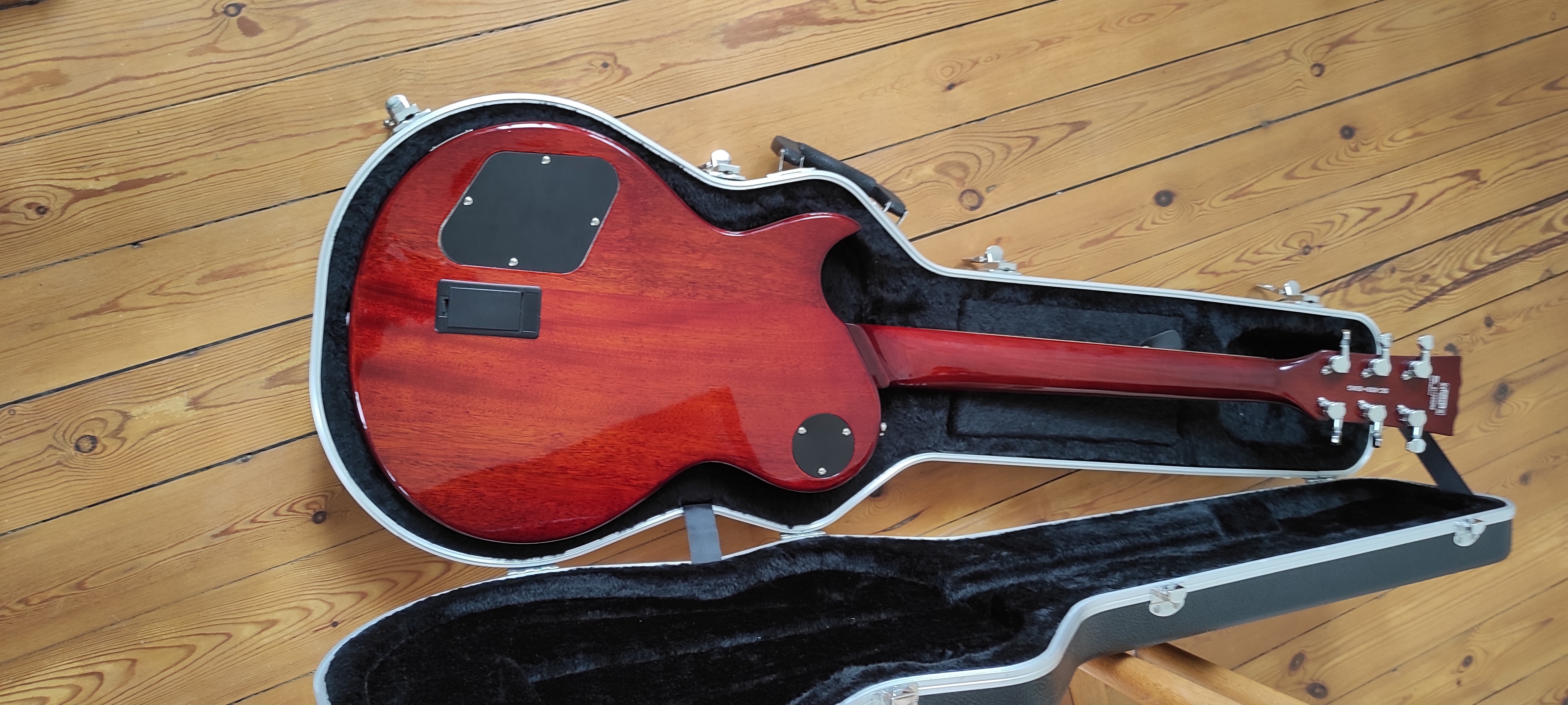 harley benton  emg  2
