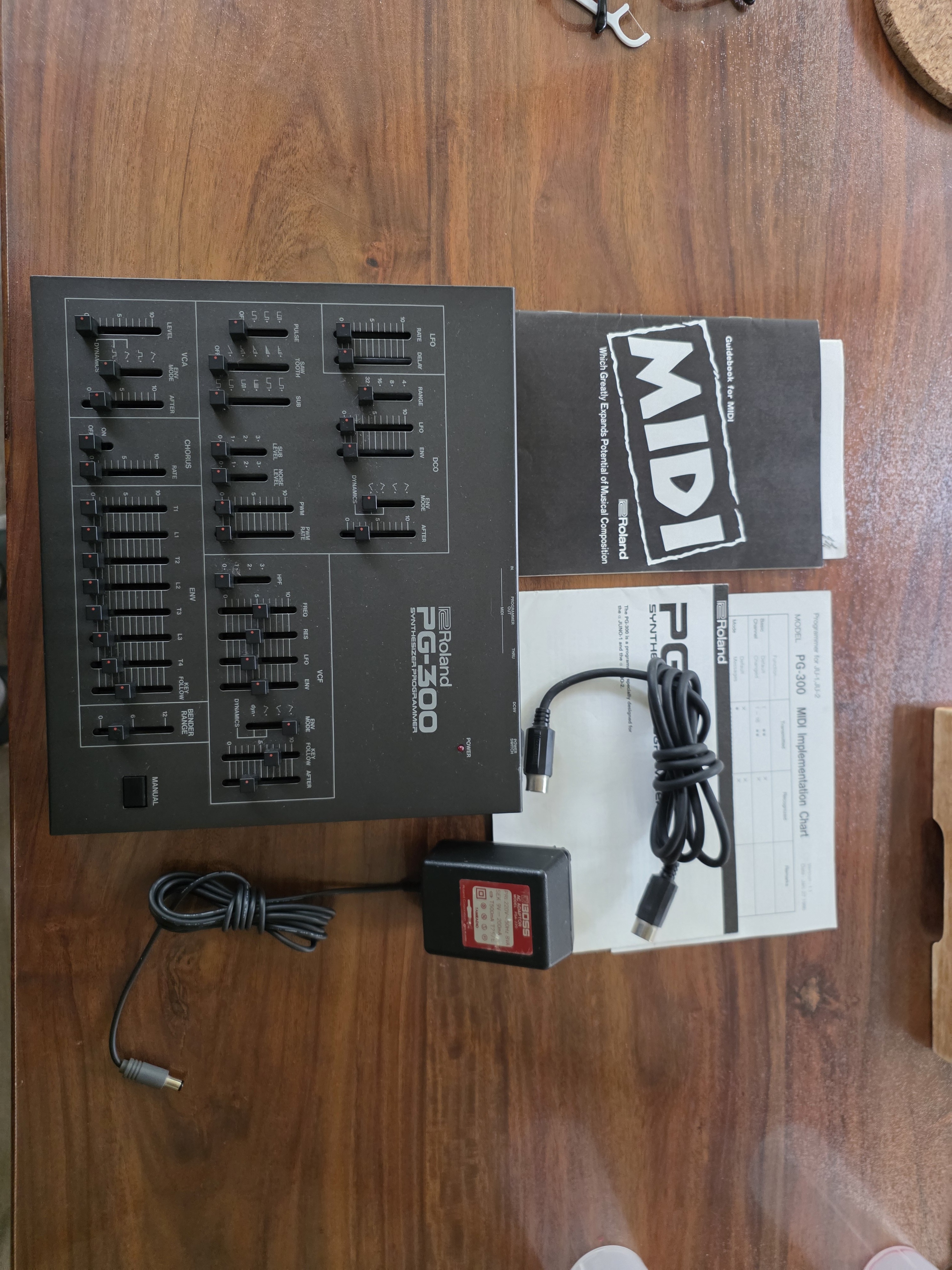 Vends roland pg-300 programmer pour juno 1, 2 et mks 50
