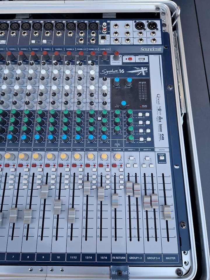 Soundcraft Signature 16 (500)