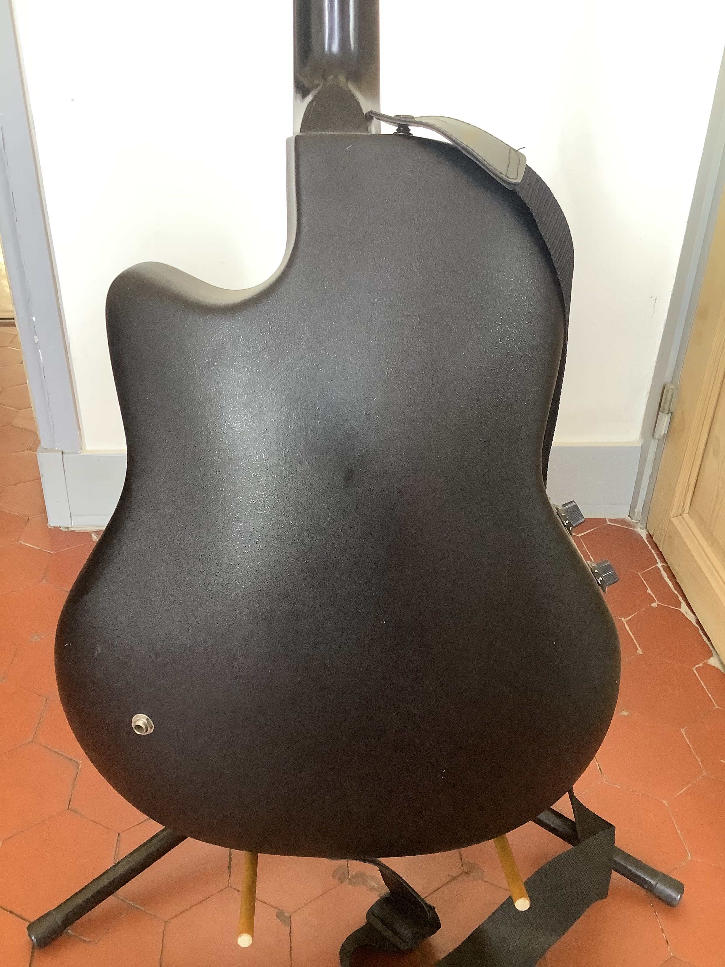 Ovation Celebrity CC057 (3237)