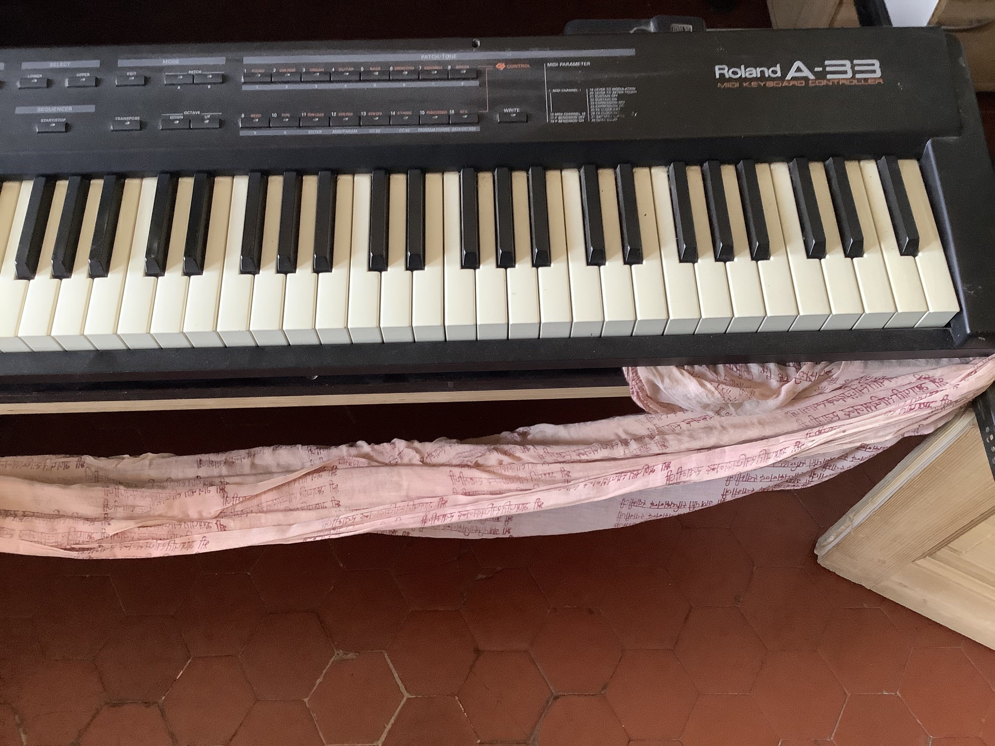 Roland A-33 (76199)