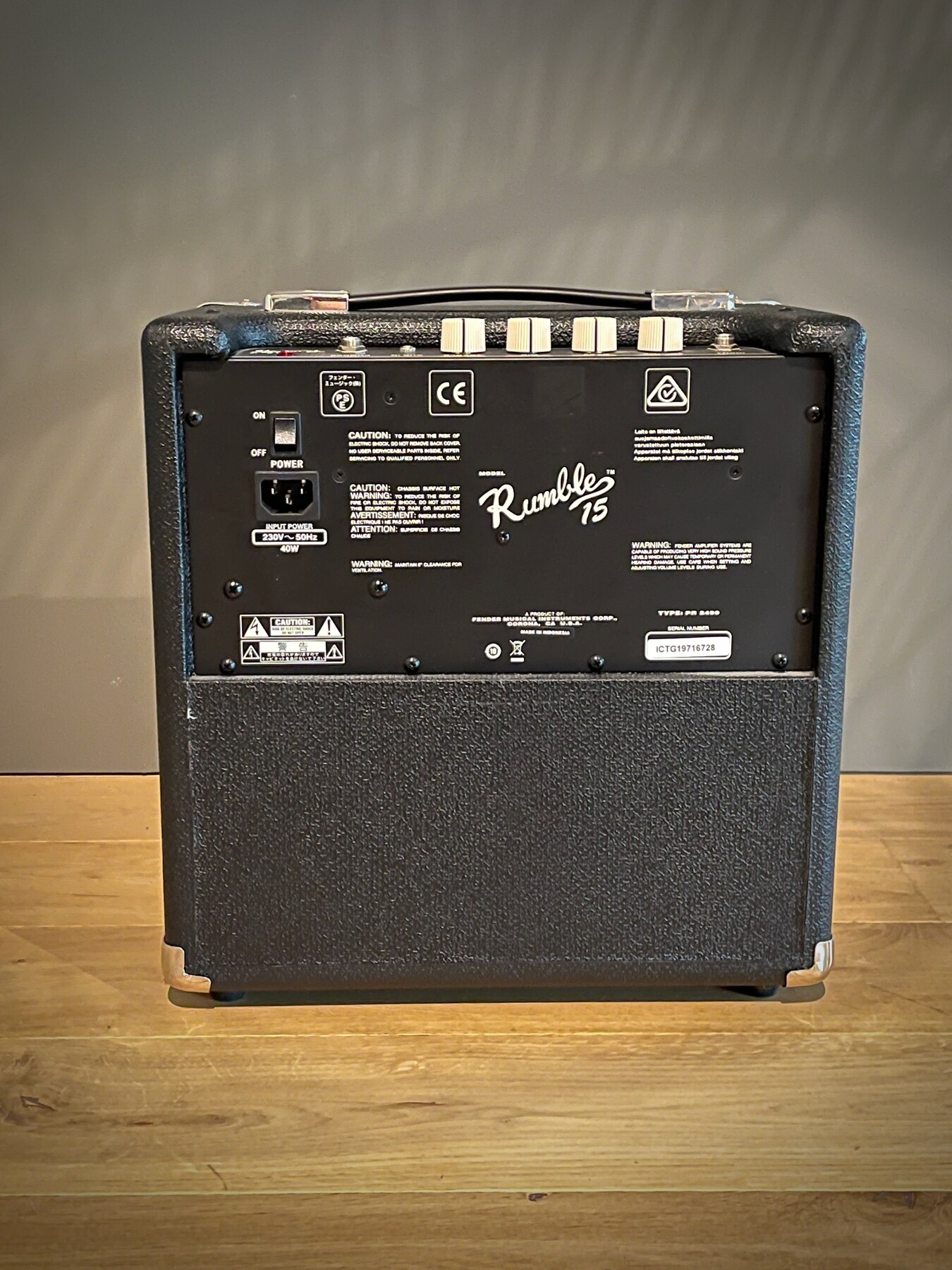 08-Fender-Rumble15