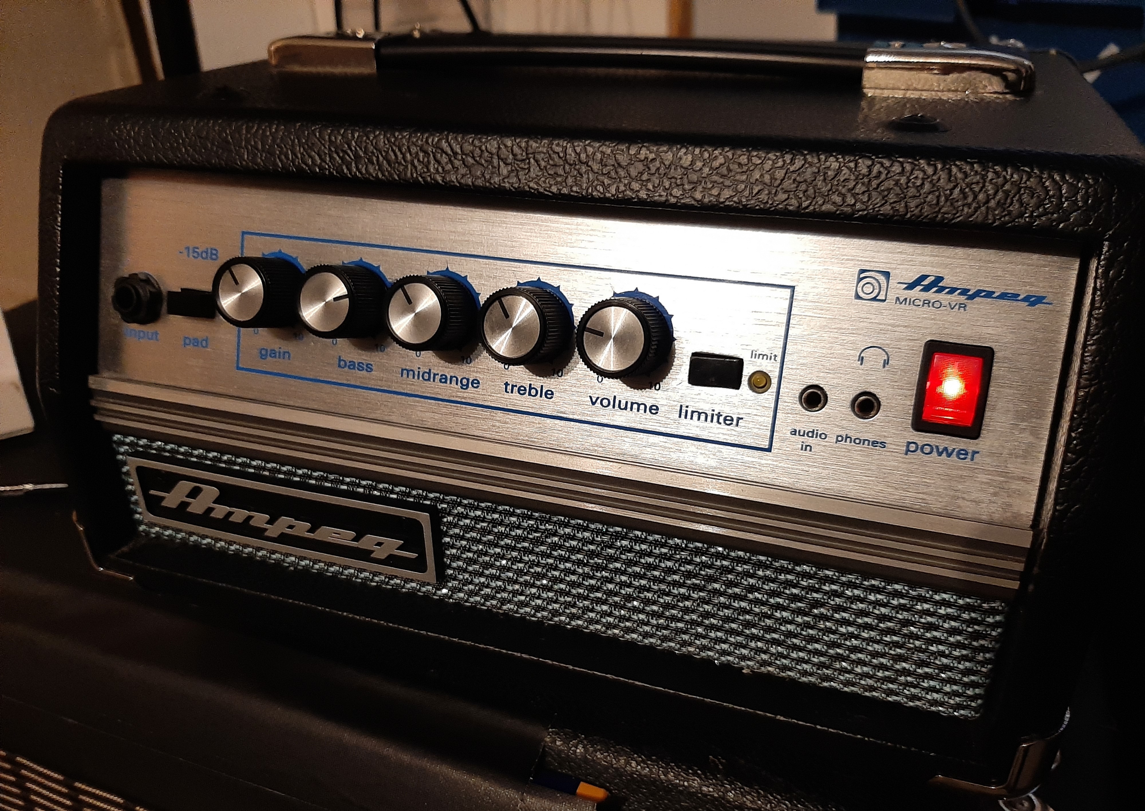 Vends Tête Ampeg Micro VR