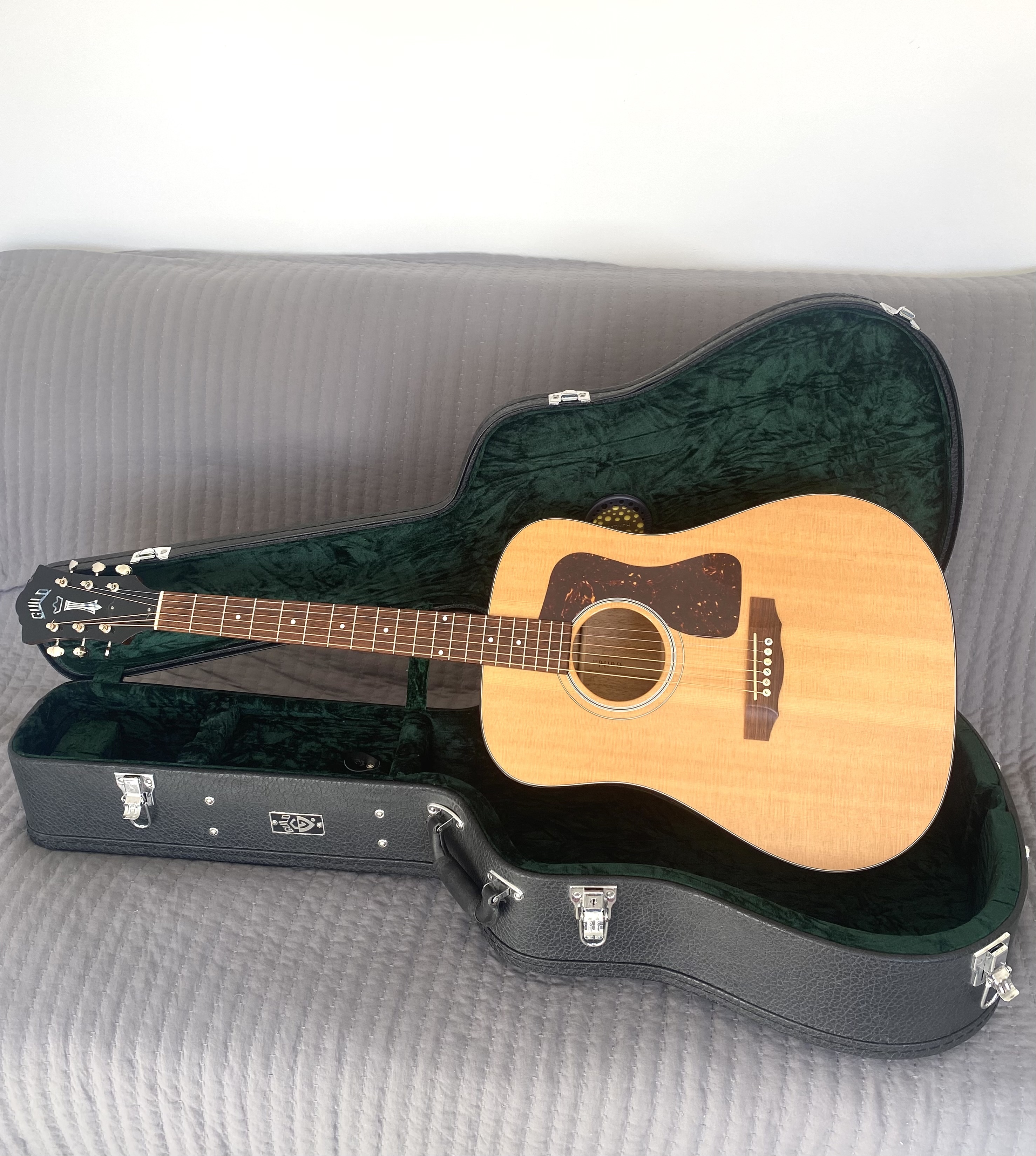 Vends Guild D-40 Traditional USA