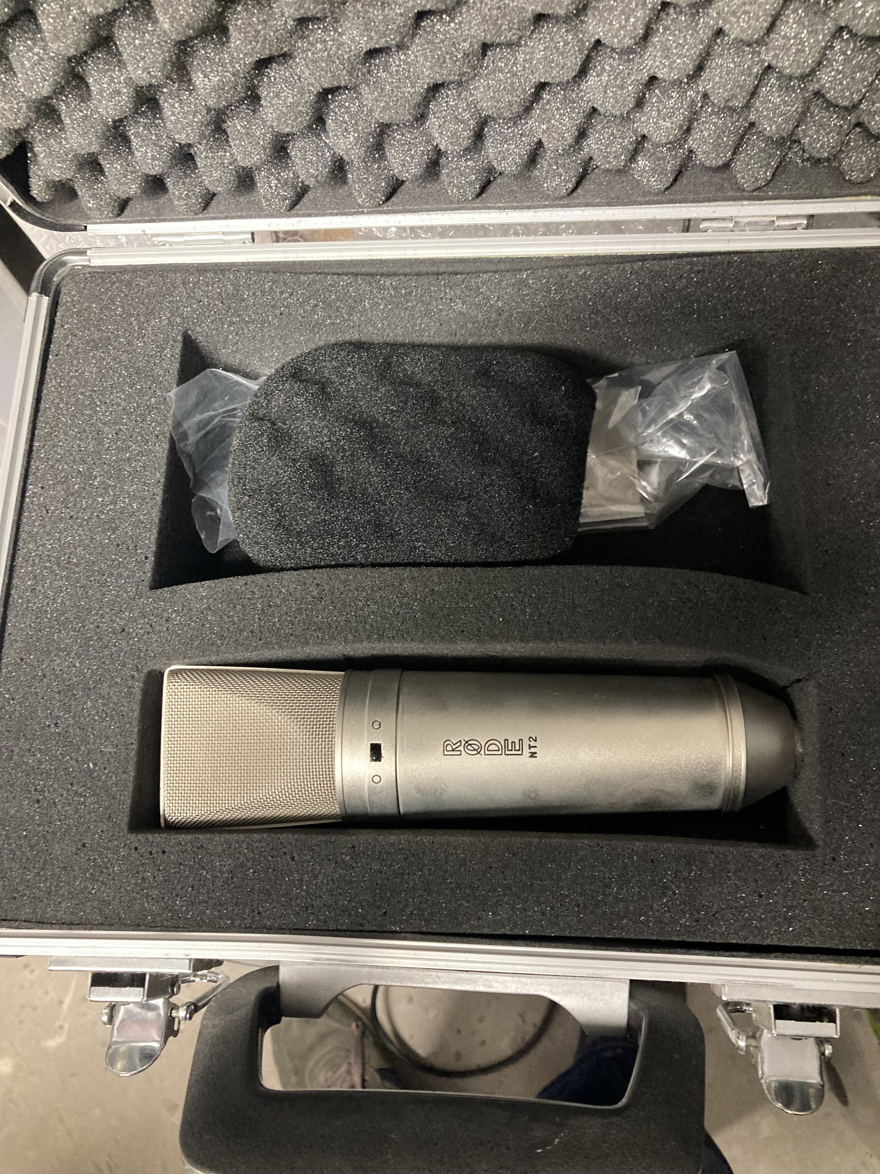 Micro RØDE NT2 vintage – Micro statique studio + valise