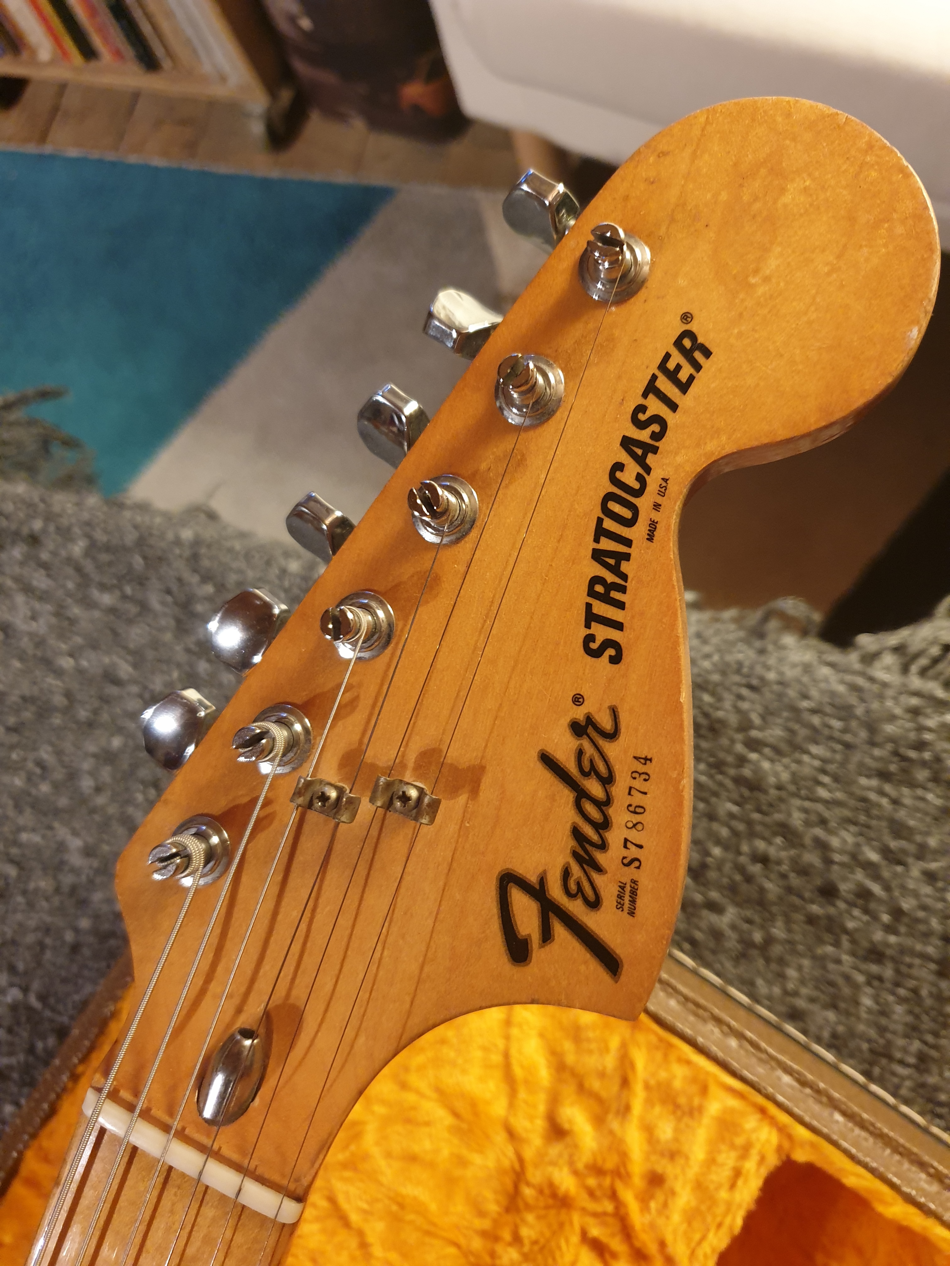 Vends Fender Stratocaster de 1977 en bon état avec valise 