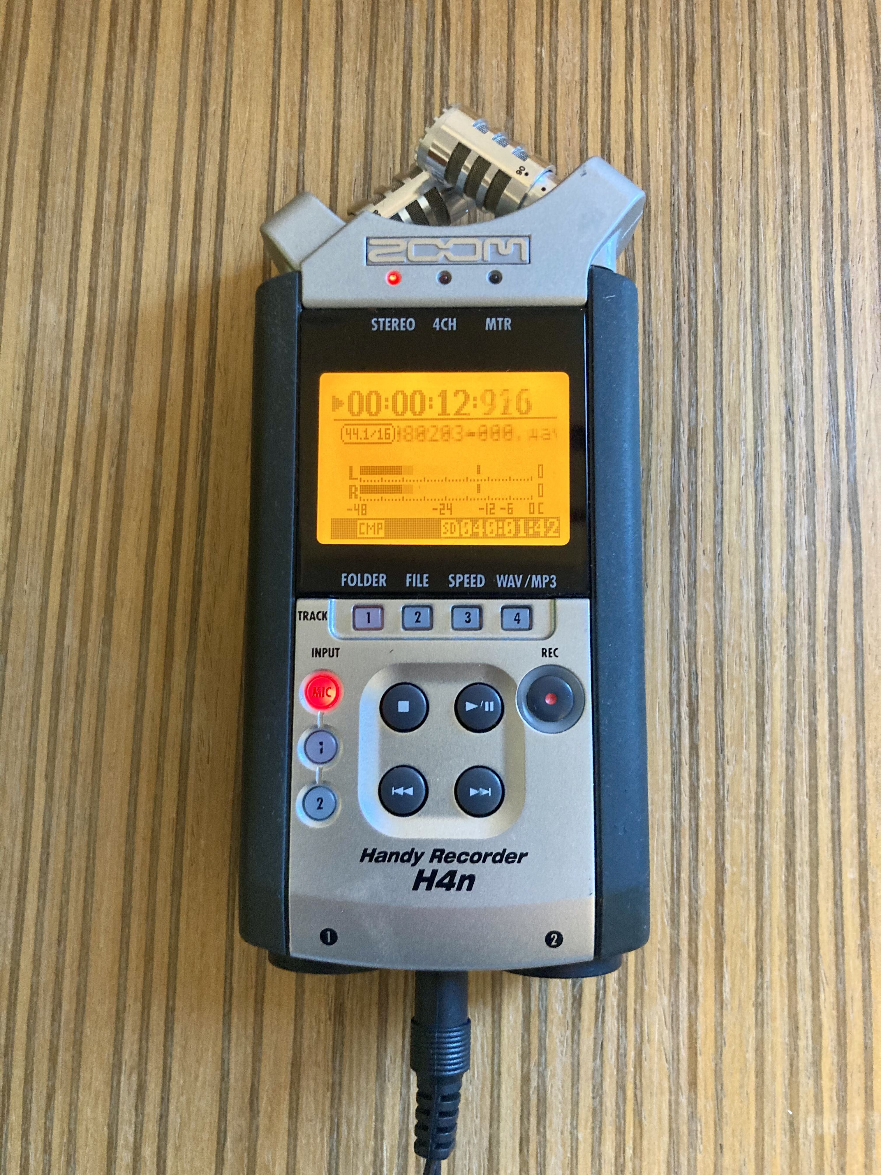 ZOOM handy recorder H4n