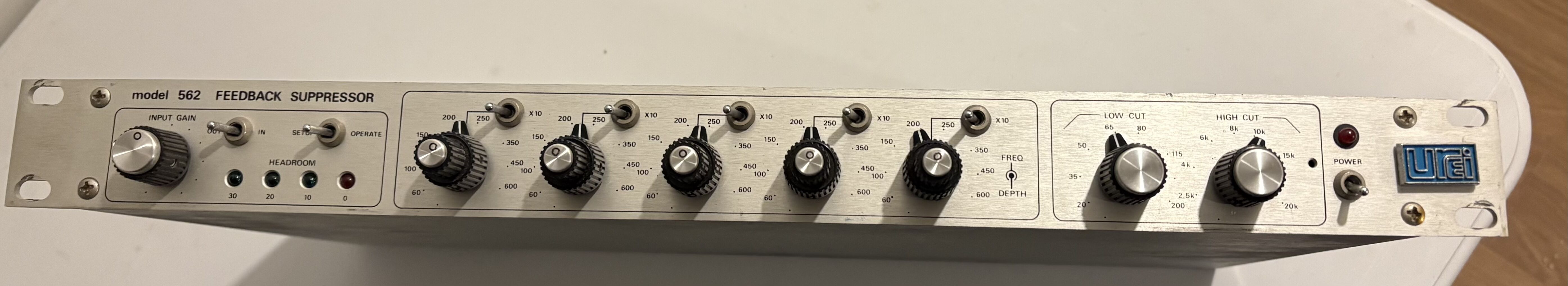 UREI 562 - Feedback suppressor / Preamp EQ