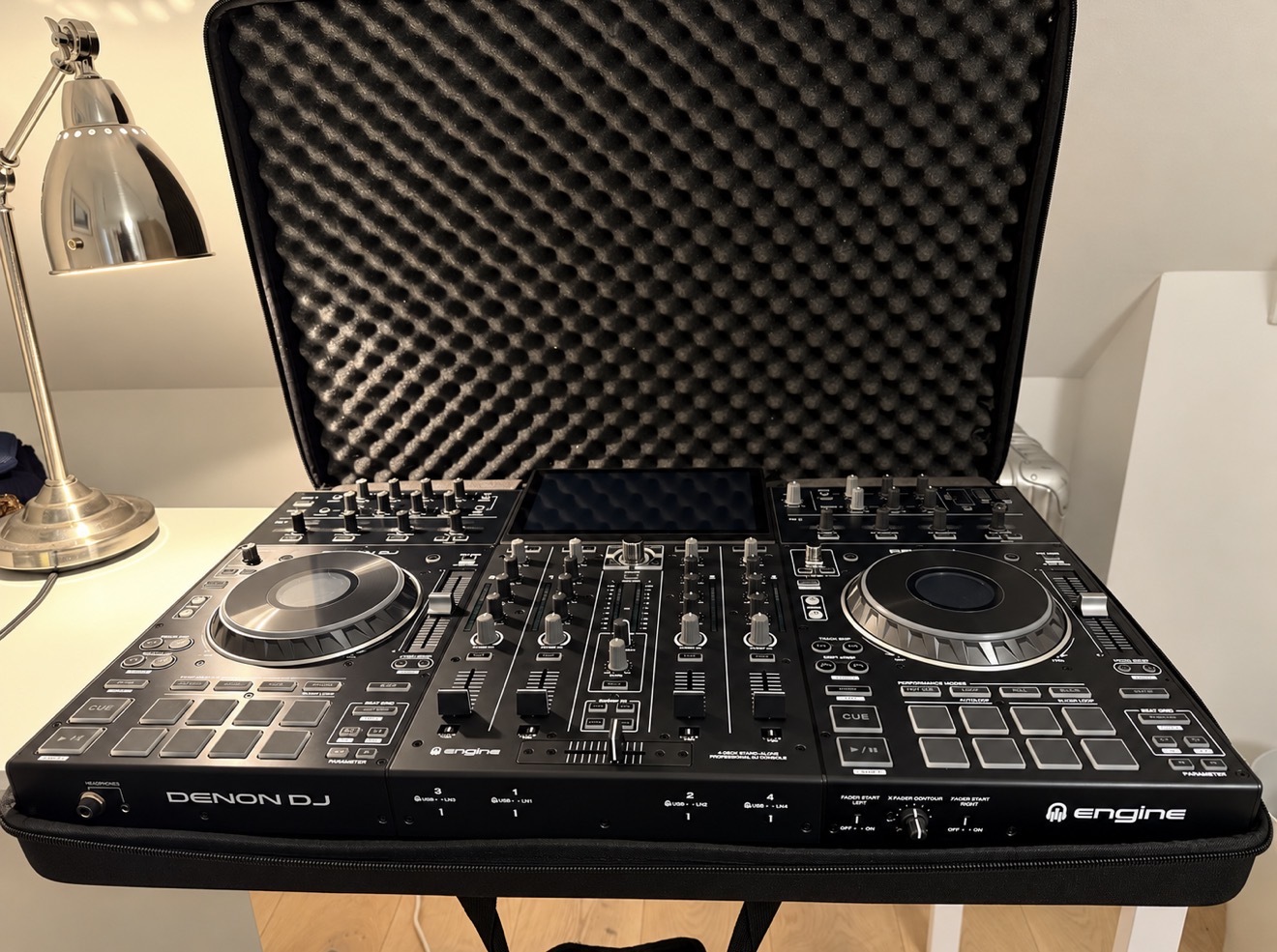 Denon DJ Prime 4 + Housse de transport Magma – État irréprochable
