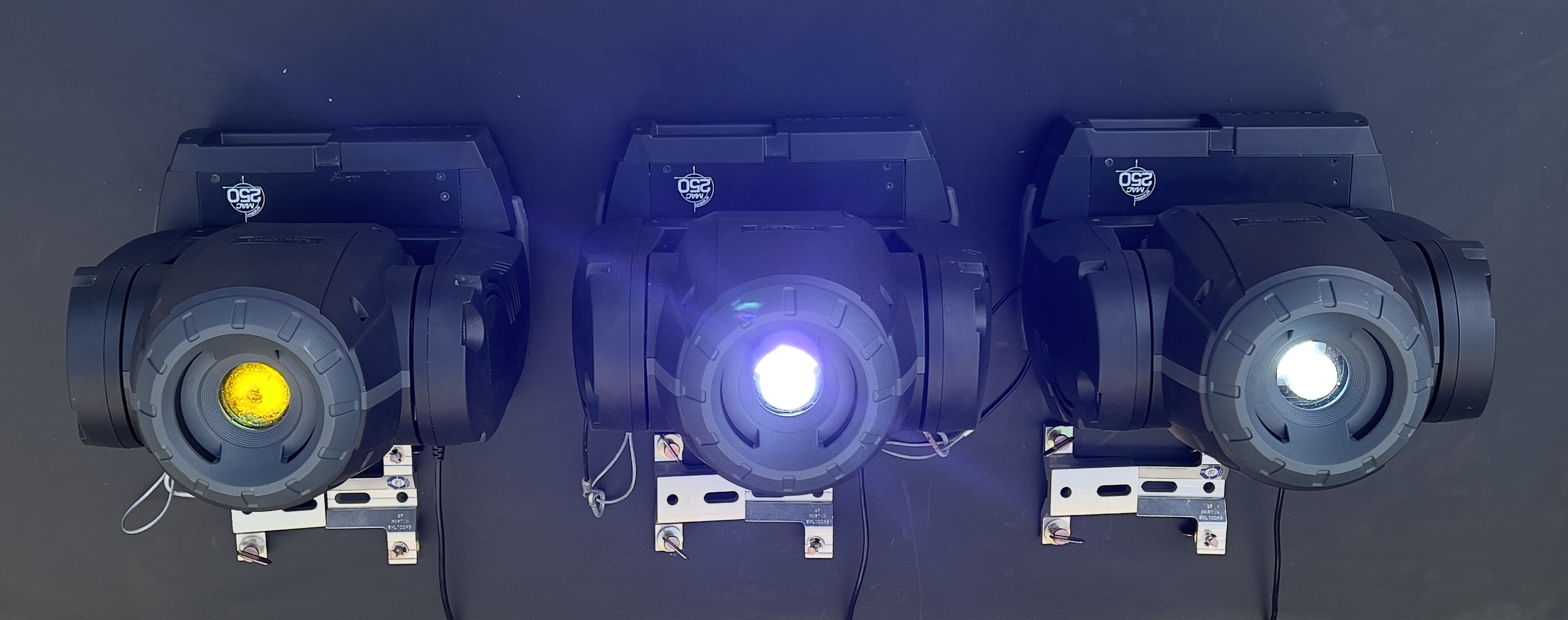 3 LYRE MAC 250 Krypton avec accroches & élingues pour structures DMX MARTIN x3 Dessus Eclairées