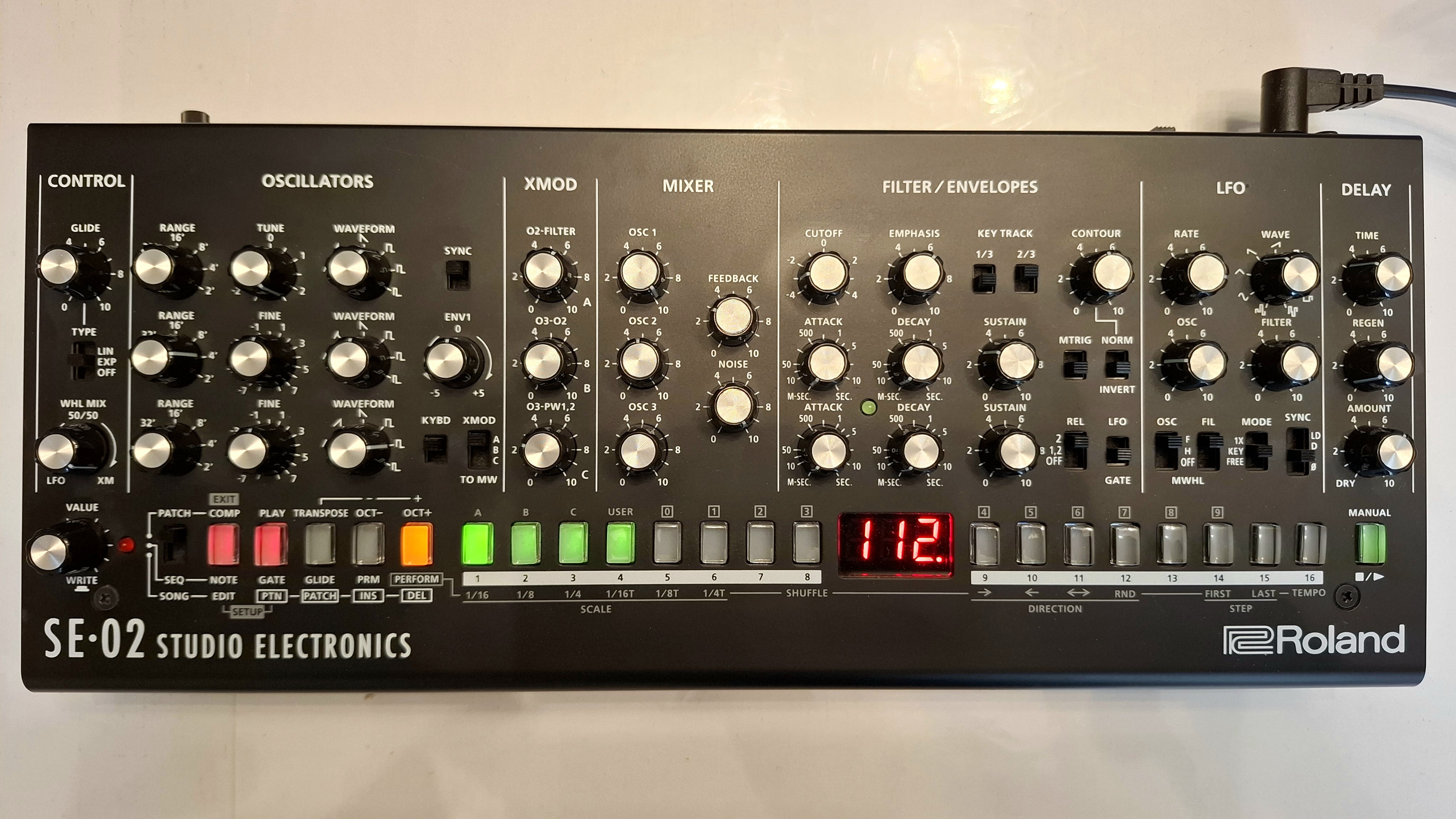 Roland SE-02 Studio Electronics 