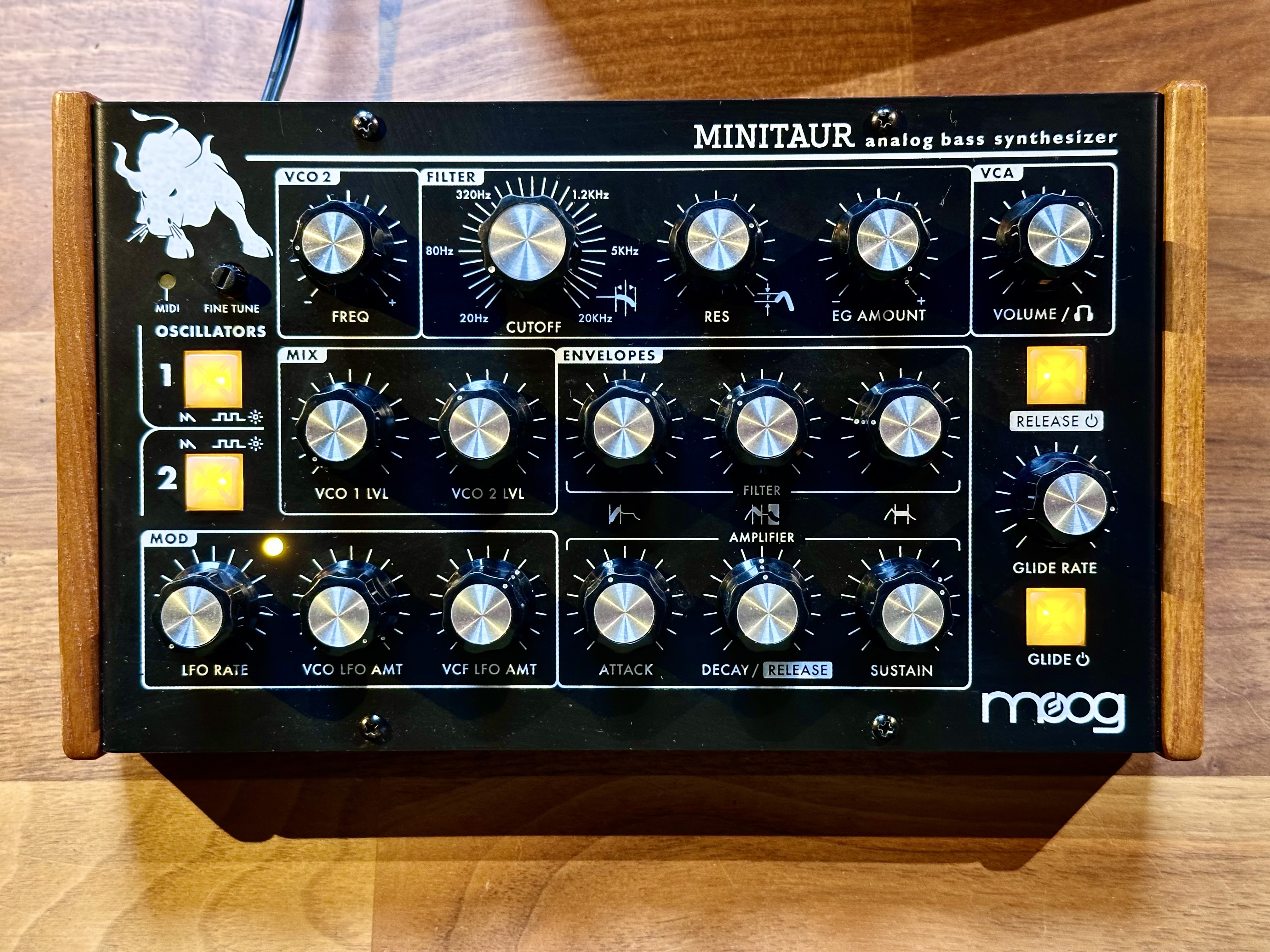 Moog Minitaur + flancs en bois